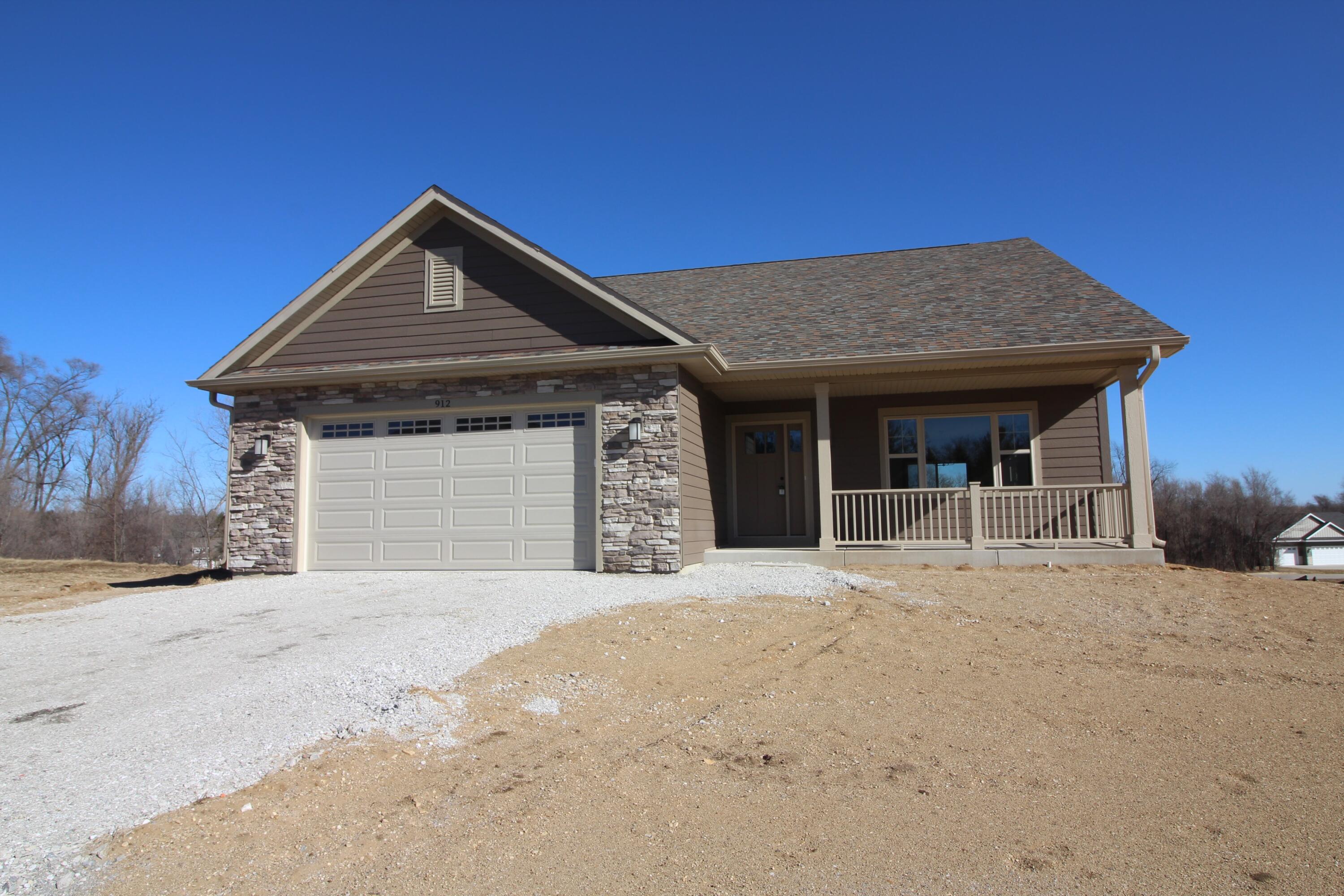 912 Fairway Dr