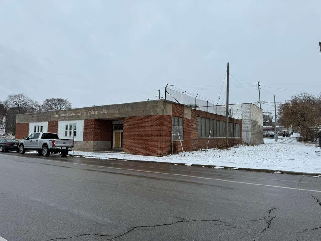 3320 W Vliet St