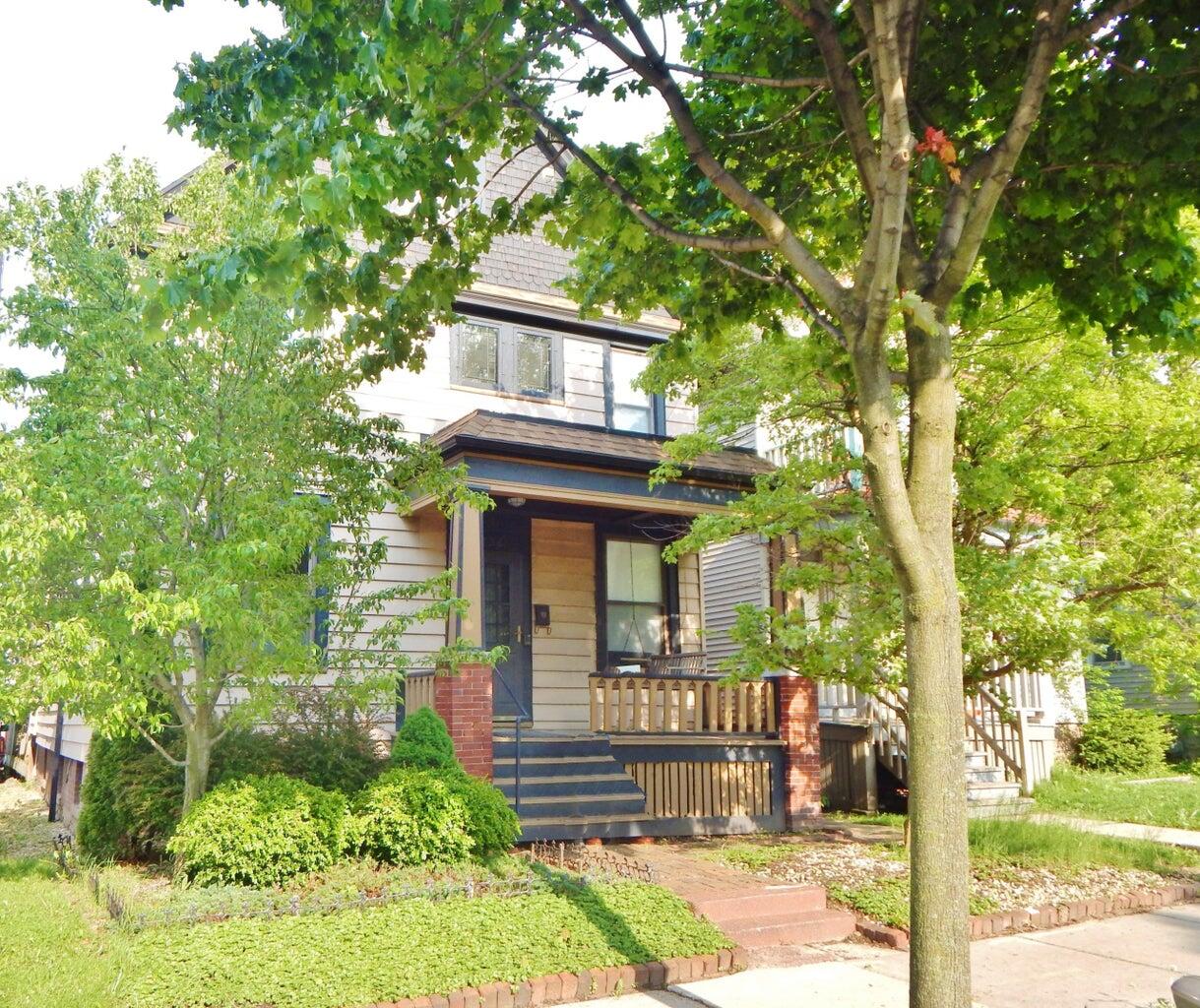 2736 N Oakland Ave Property Photo 1
