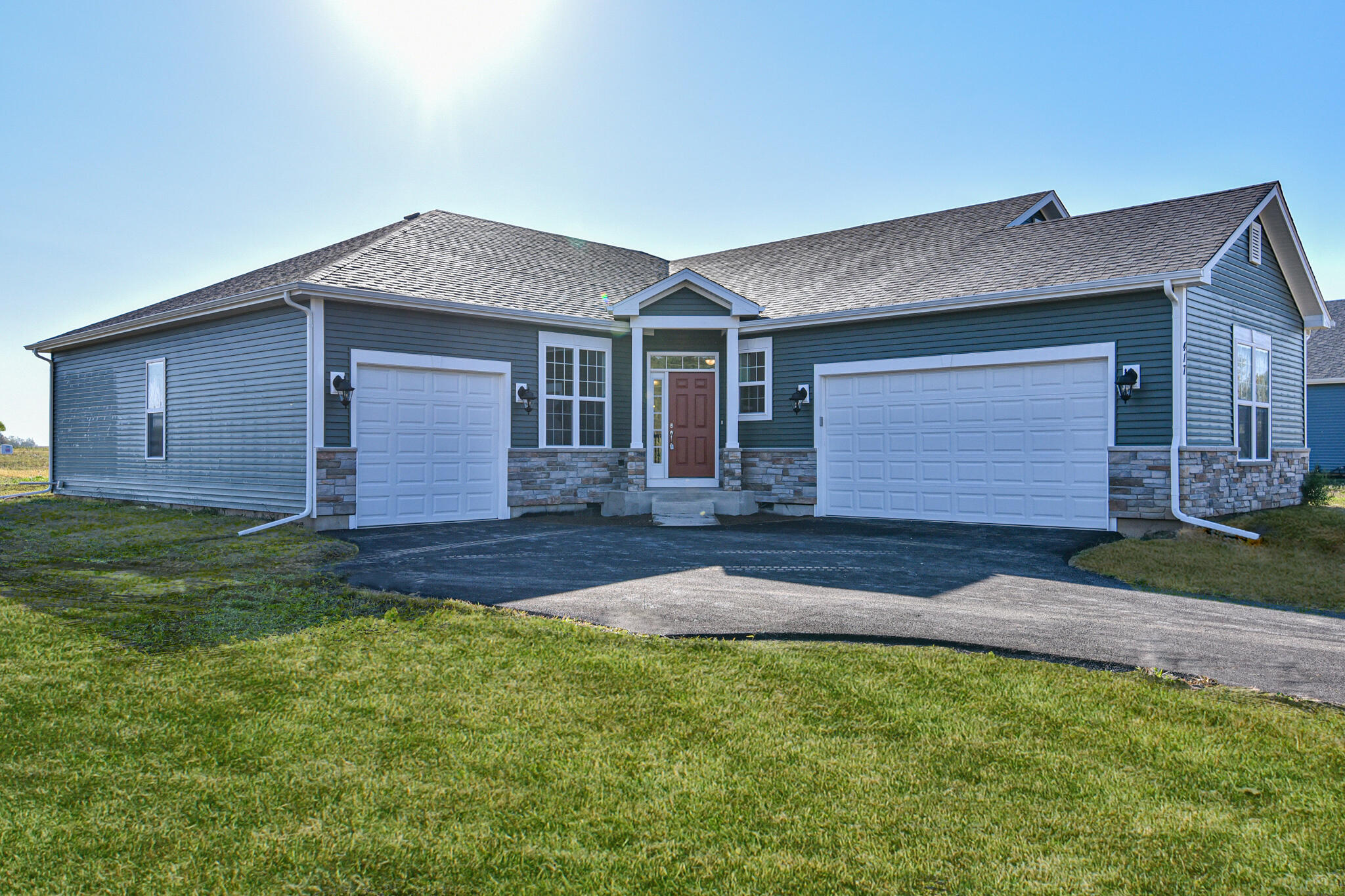 423 Clairmont Ct Property Photo 1