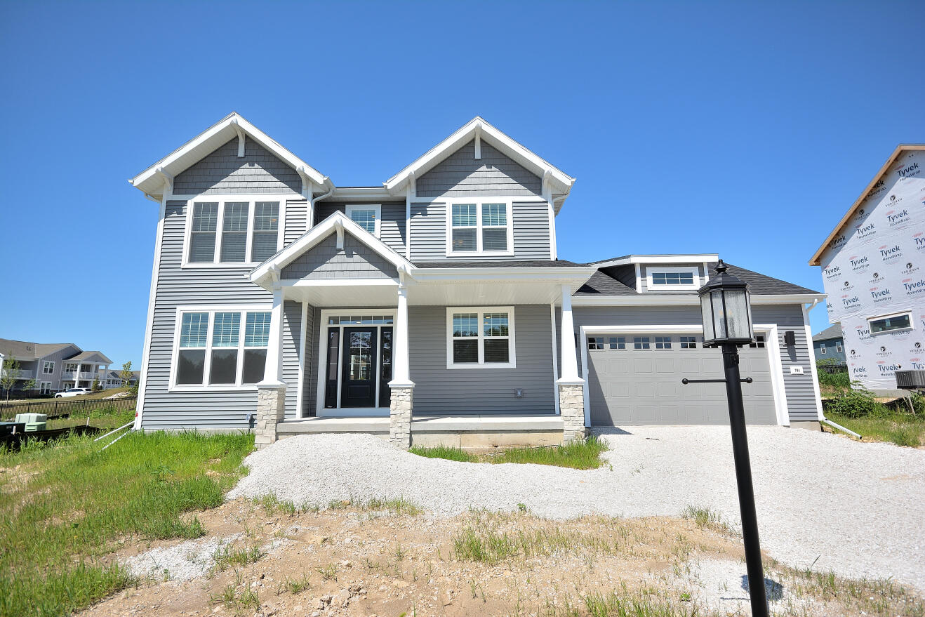 704 Winterberry Dr Property Photo 1