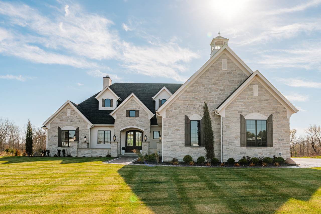 20285 Newport Ln Property Photo 1