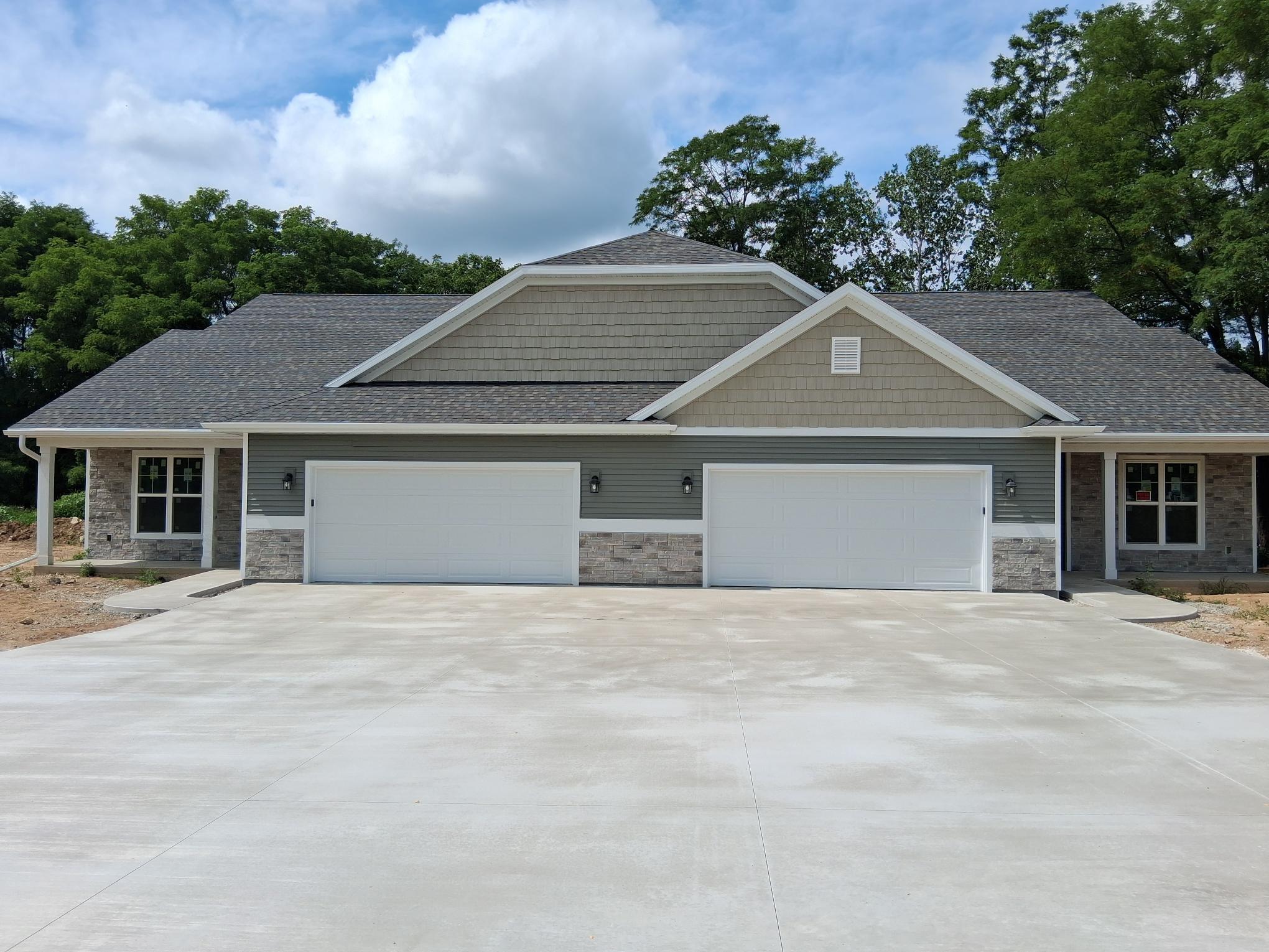499 Meadowlark Ln