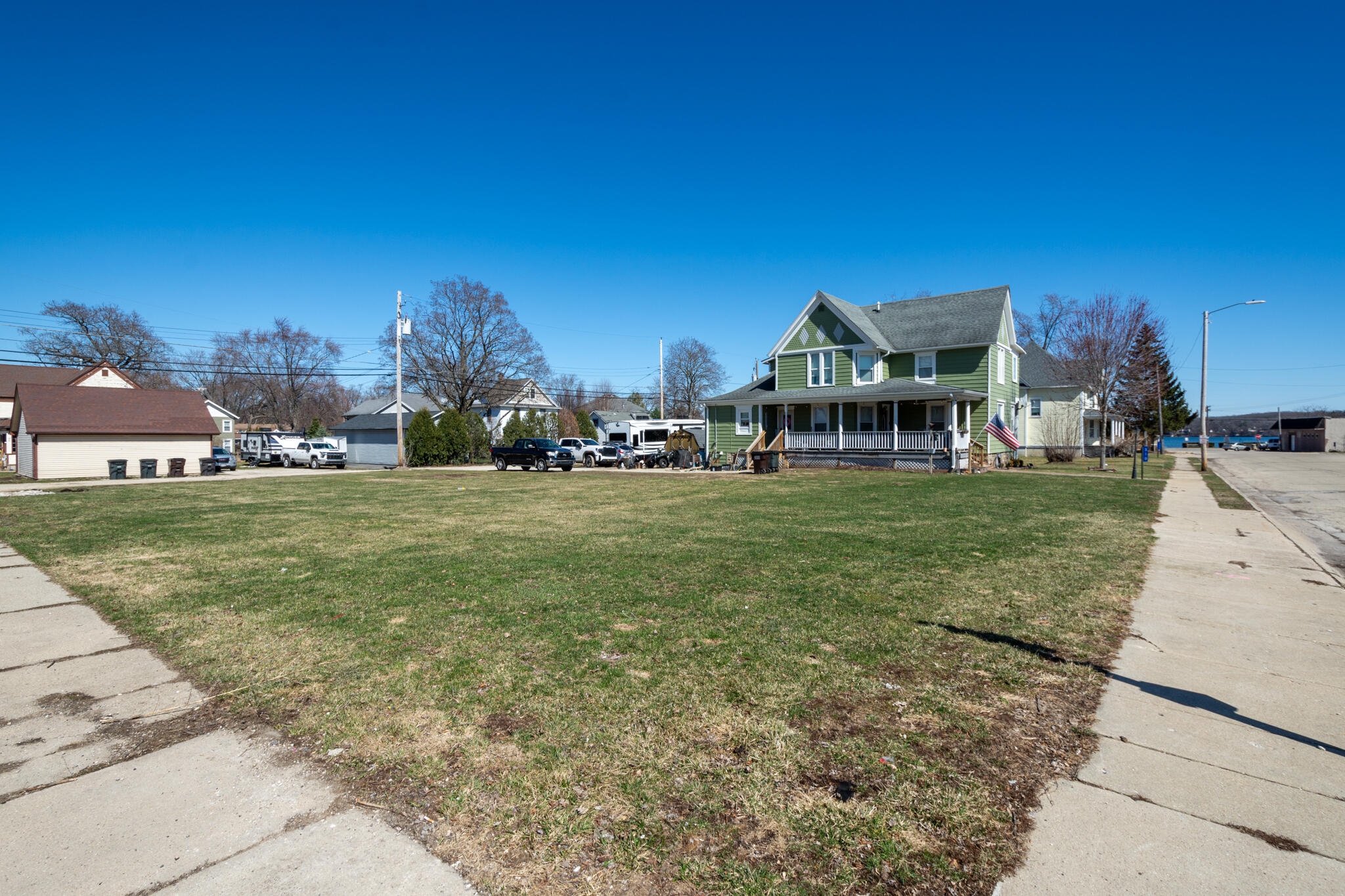 300 Lake St Property Photo 1