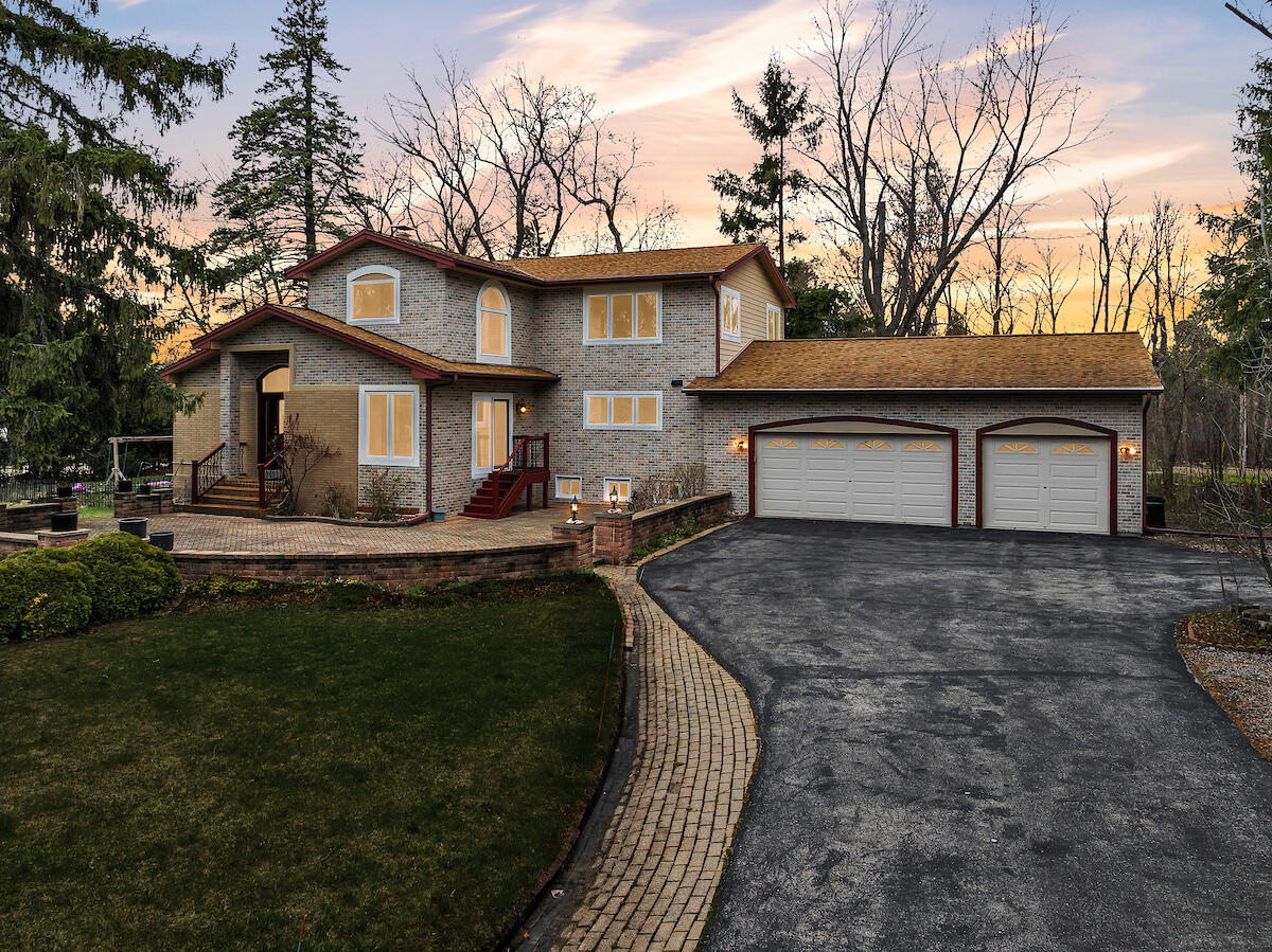 8408 N Lake Dr Property Photo 1