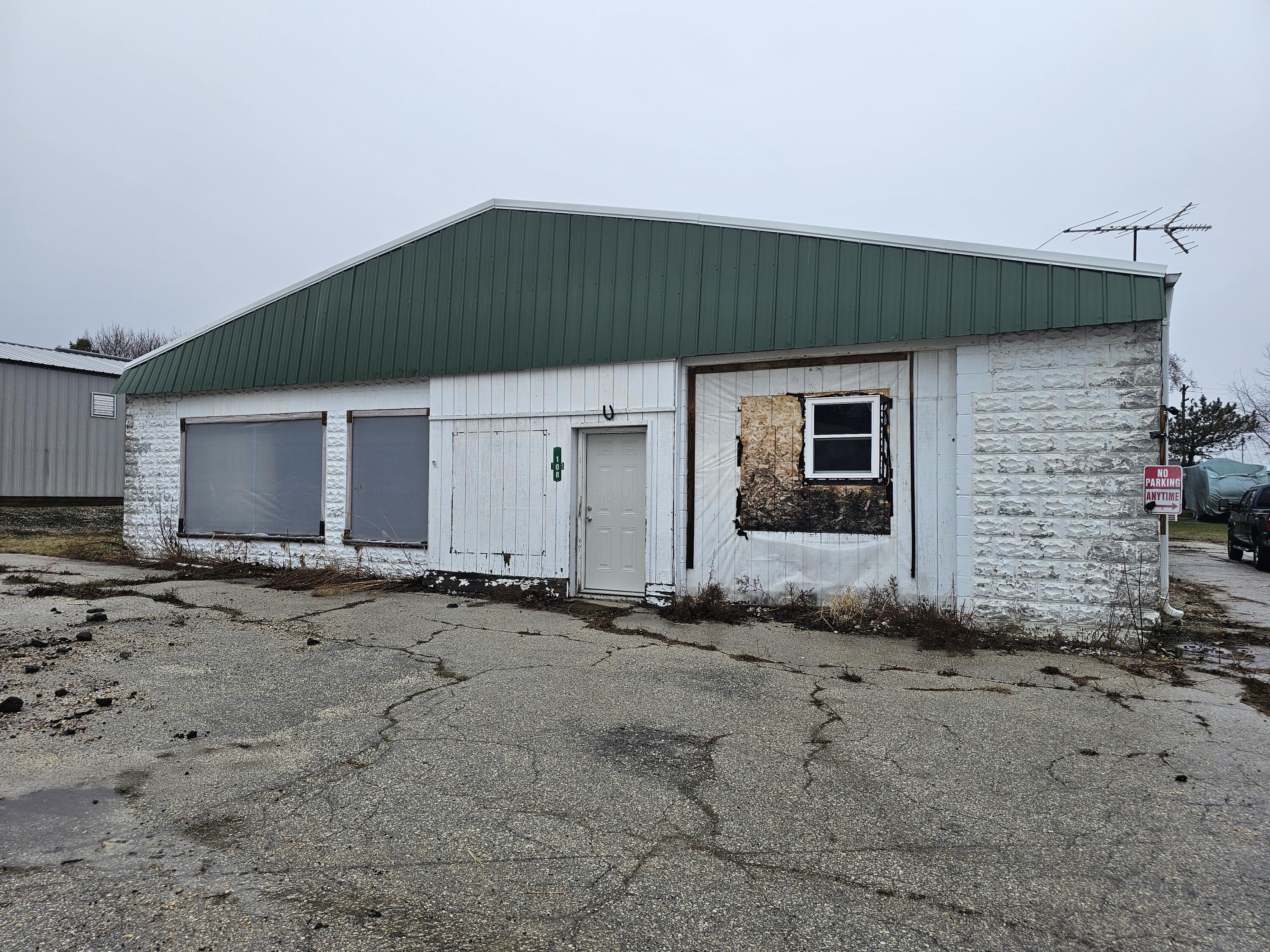 108 S 4th Ave Property Photo 1