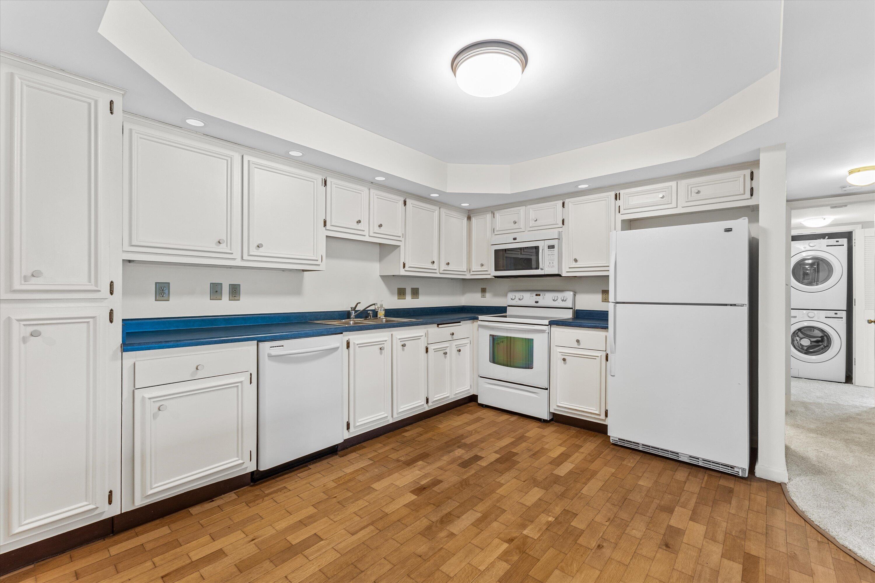 13335 Watertown Plank Rd Property Photo 1