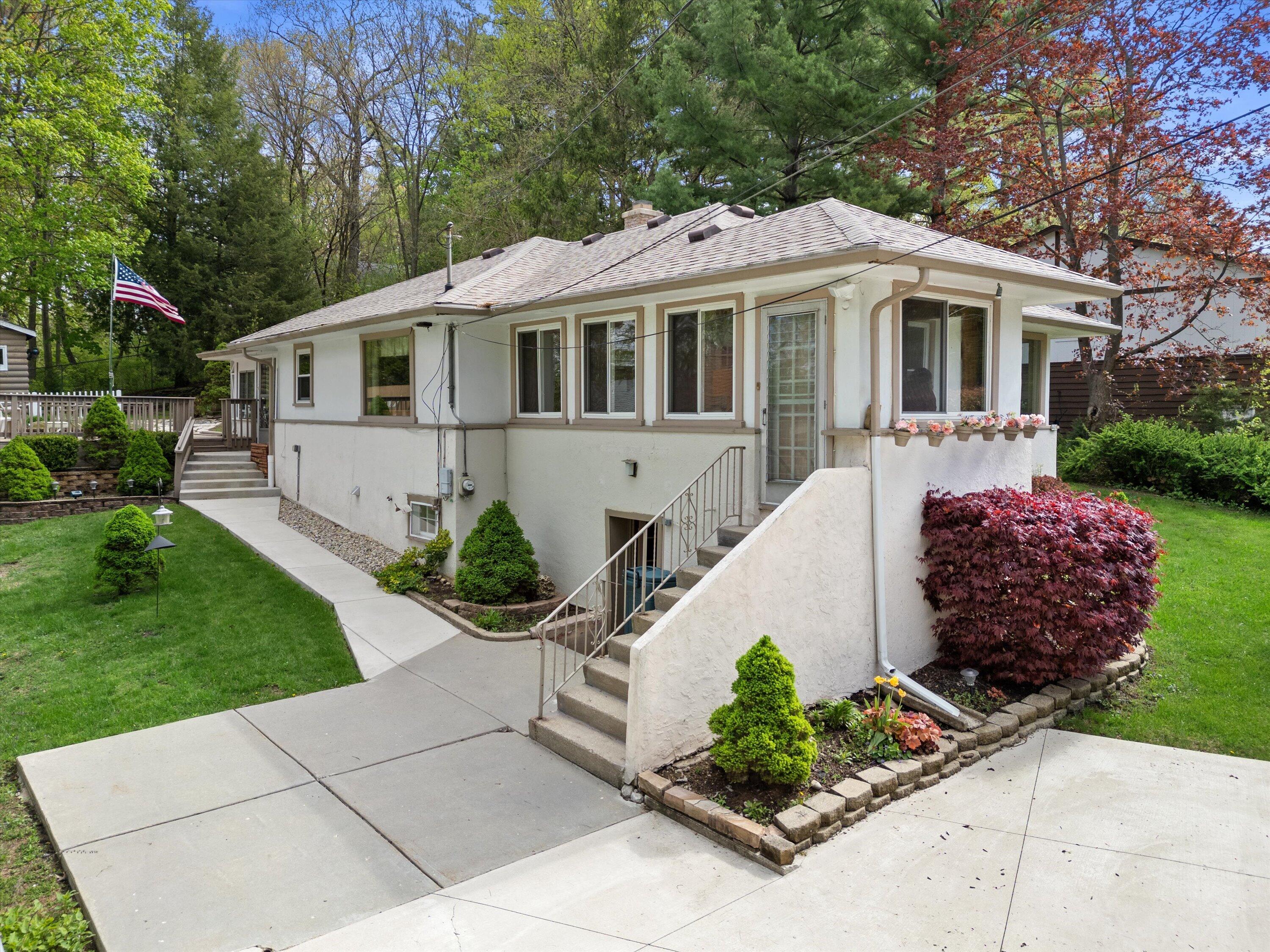 408 Valley Rd
