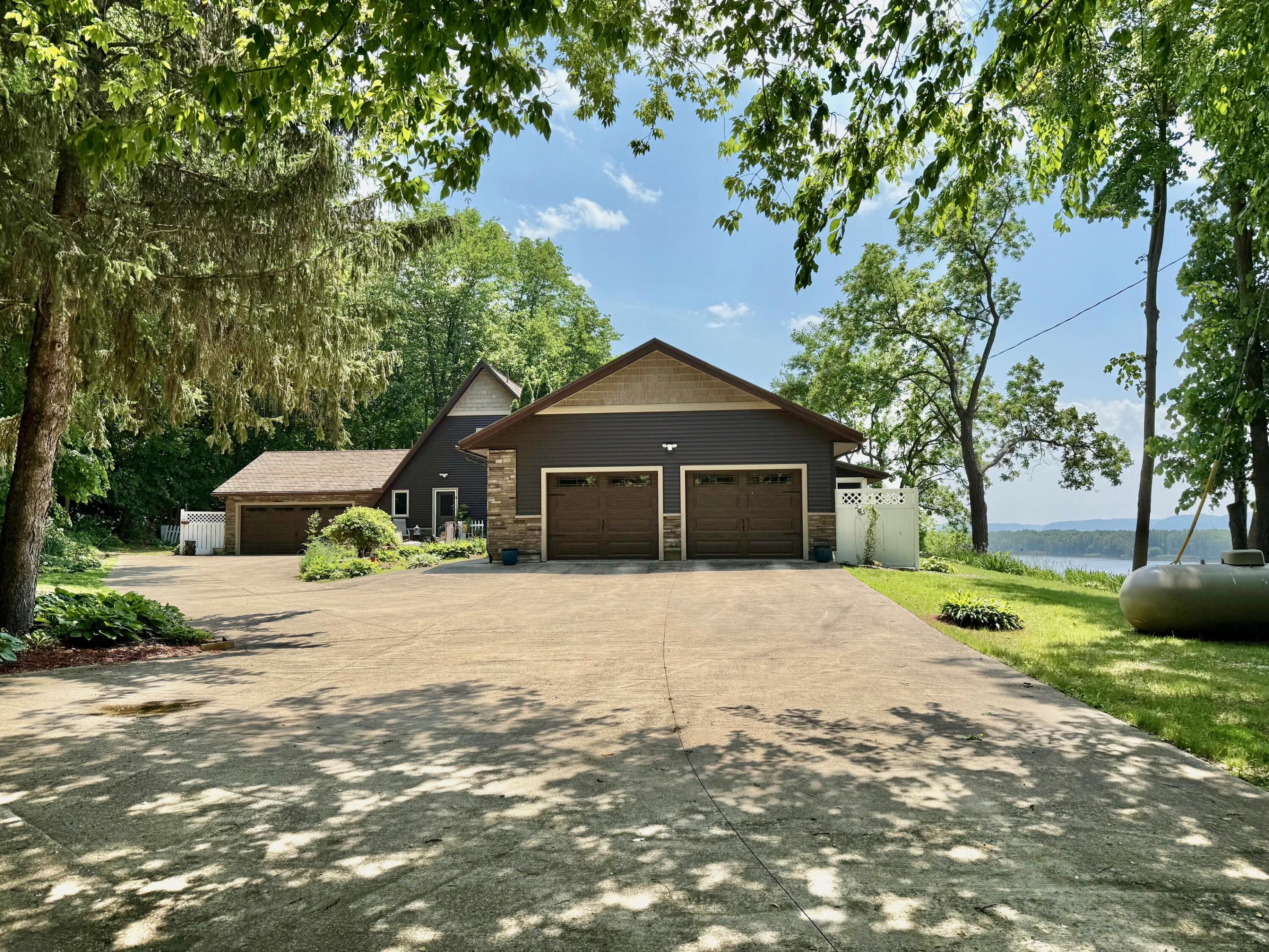 9642 State Highway 35 - Property Photo 1