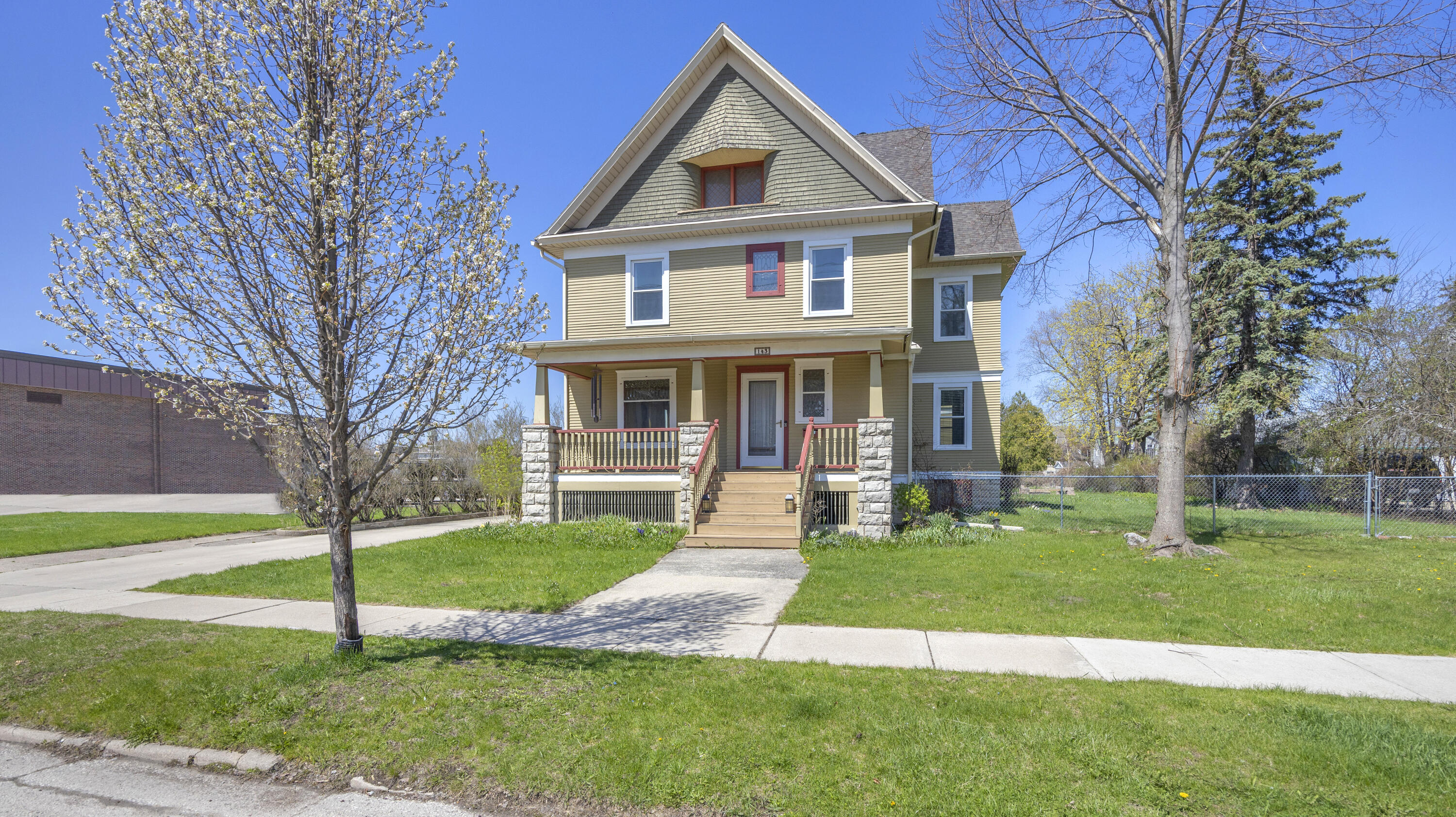 143 E MERRILL Ave
