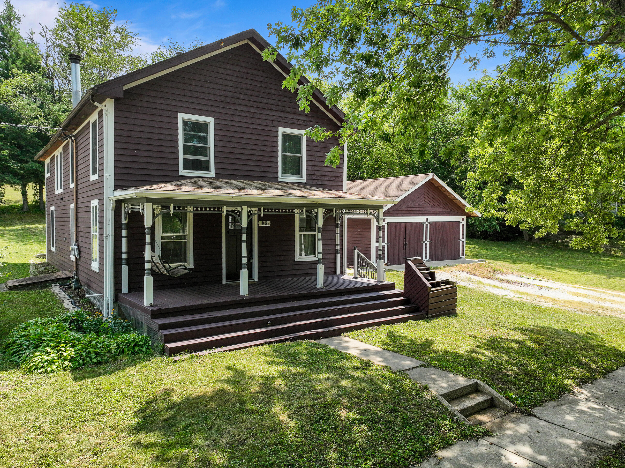 108 Grove Ave Property Photo 1