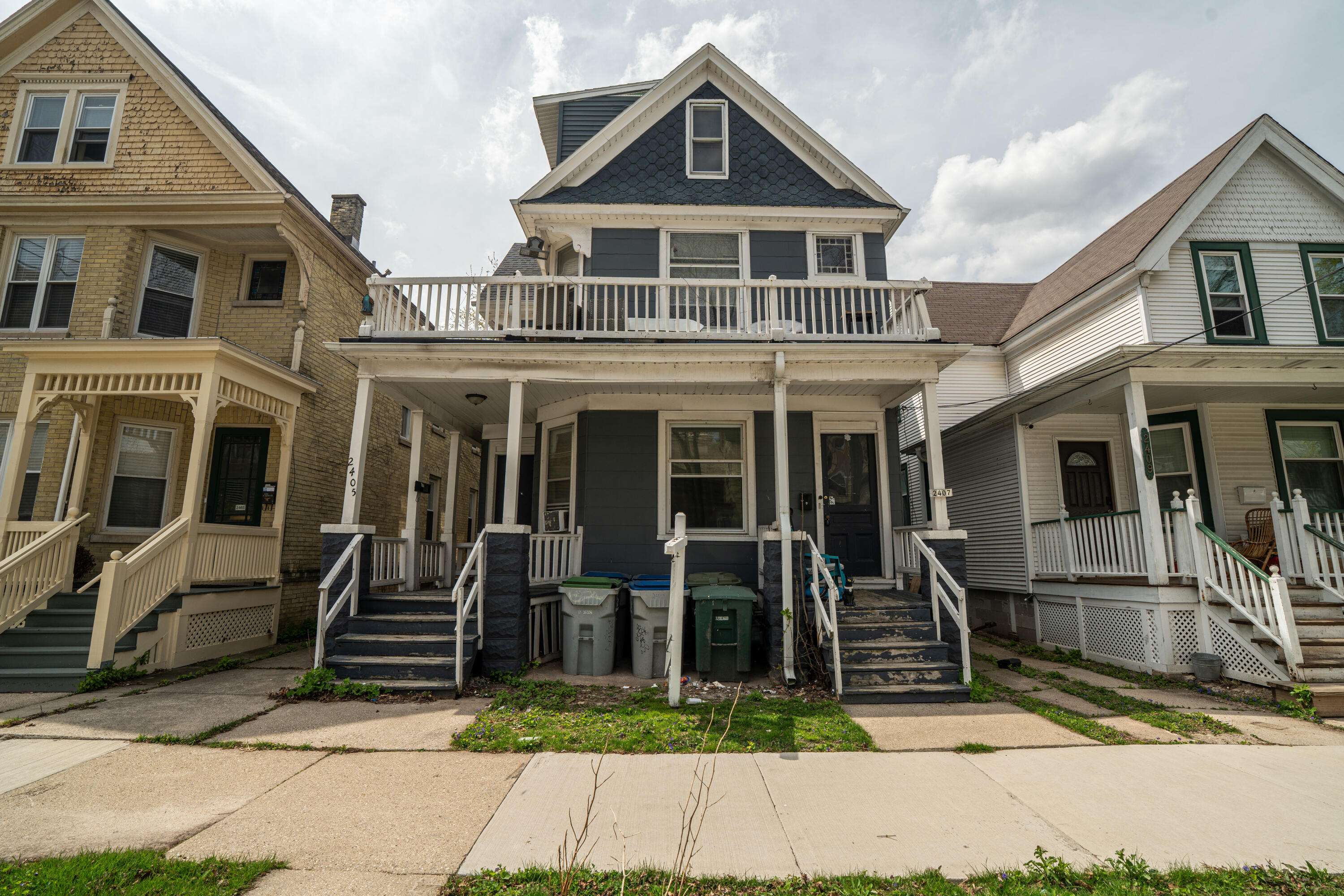 2405 N Frederick Ave Property Photo 1