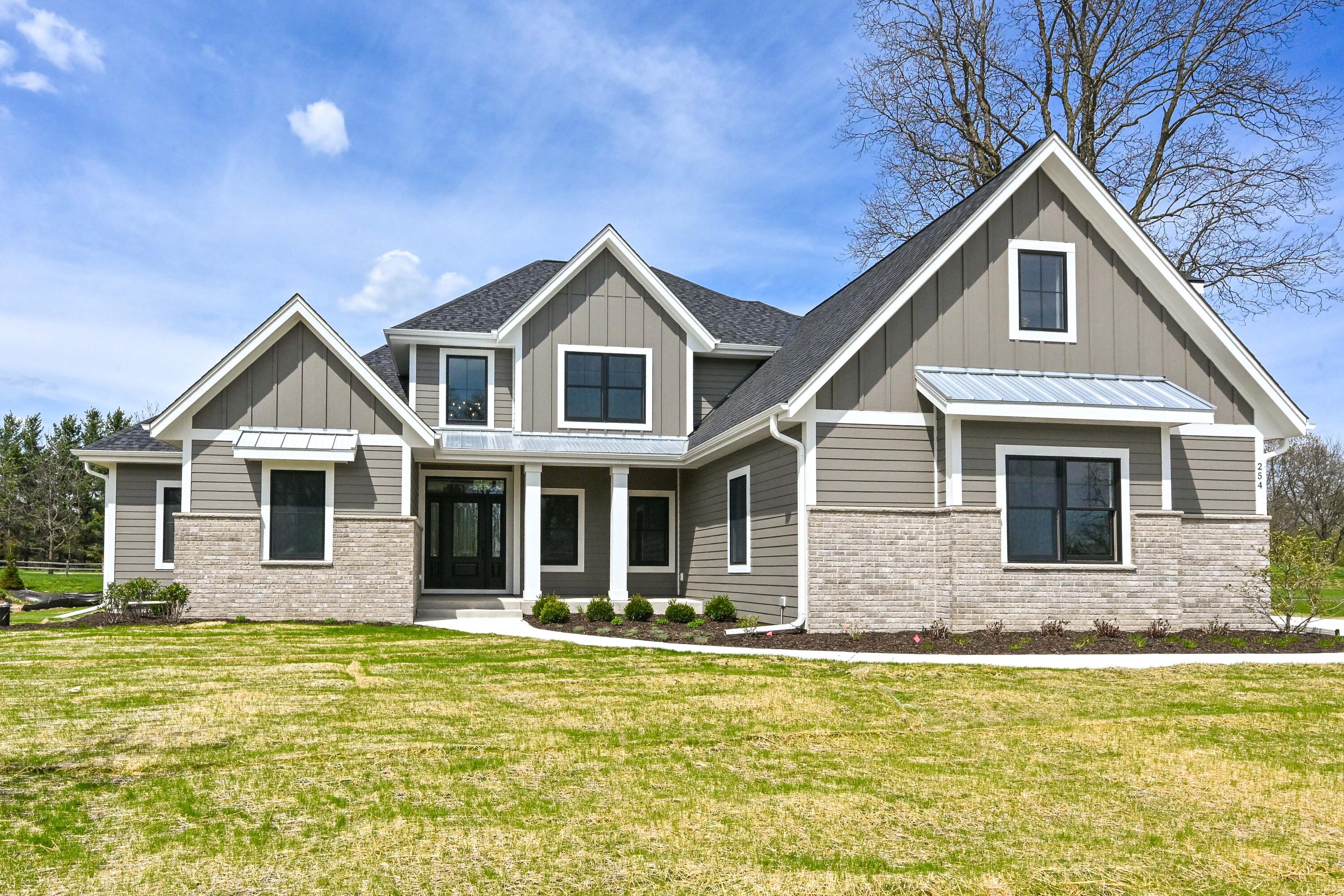 254 River Oaks Cir Property Photo 1