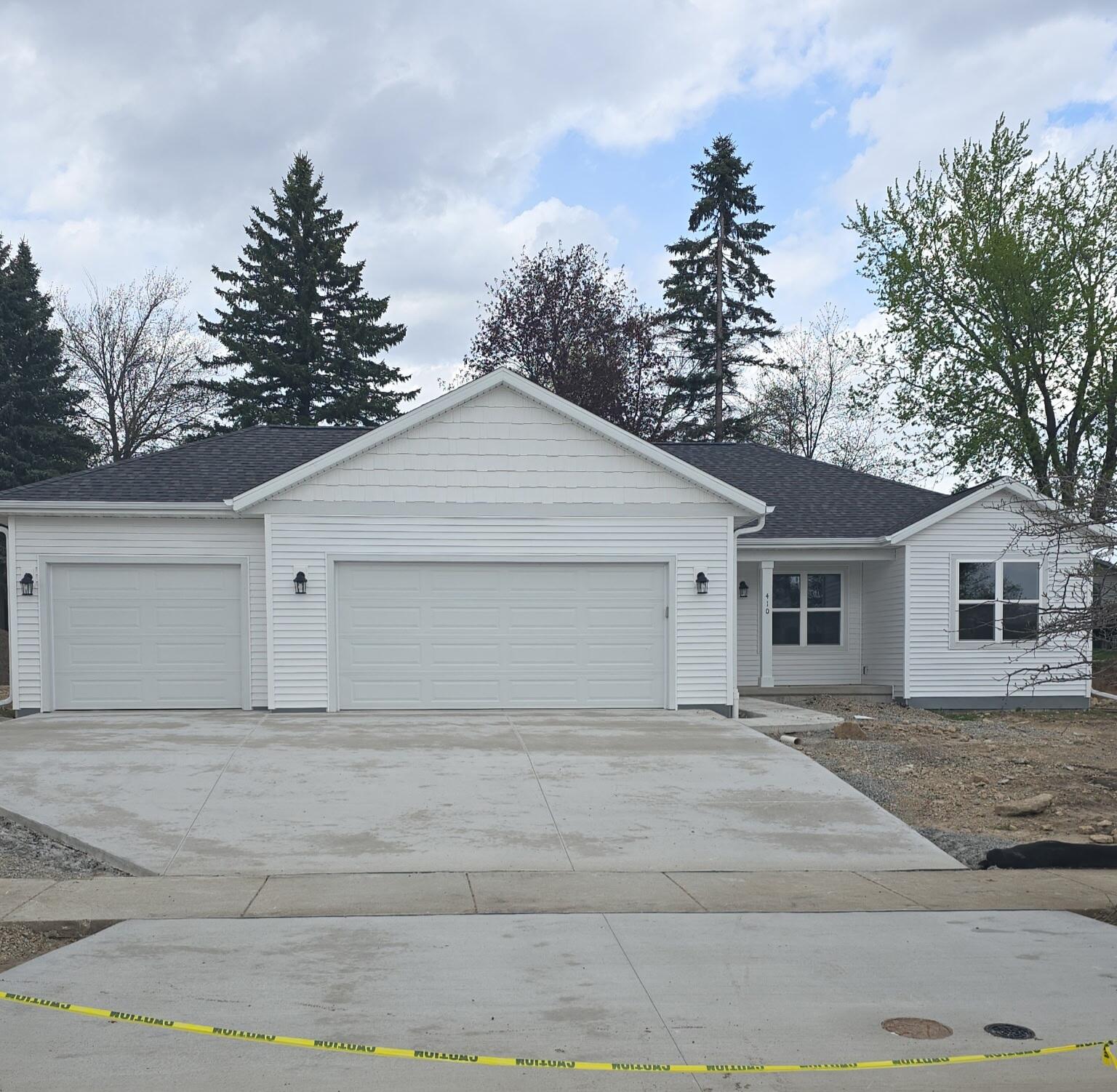 410 Village Ln
