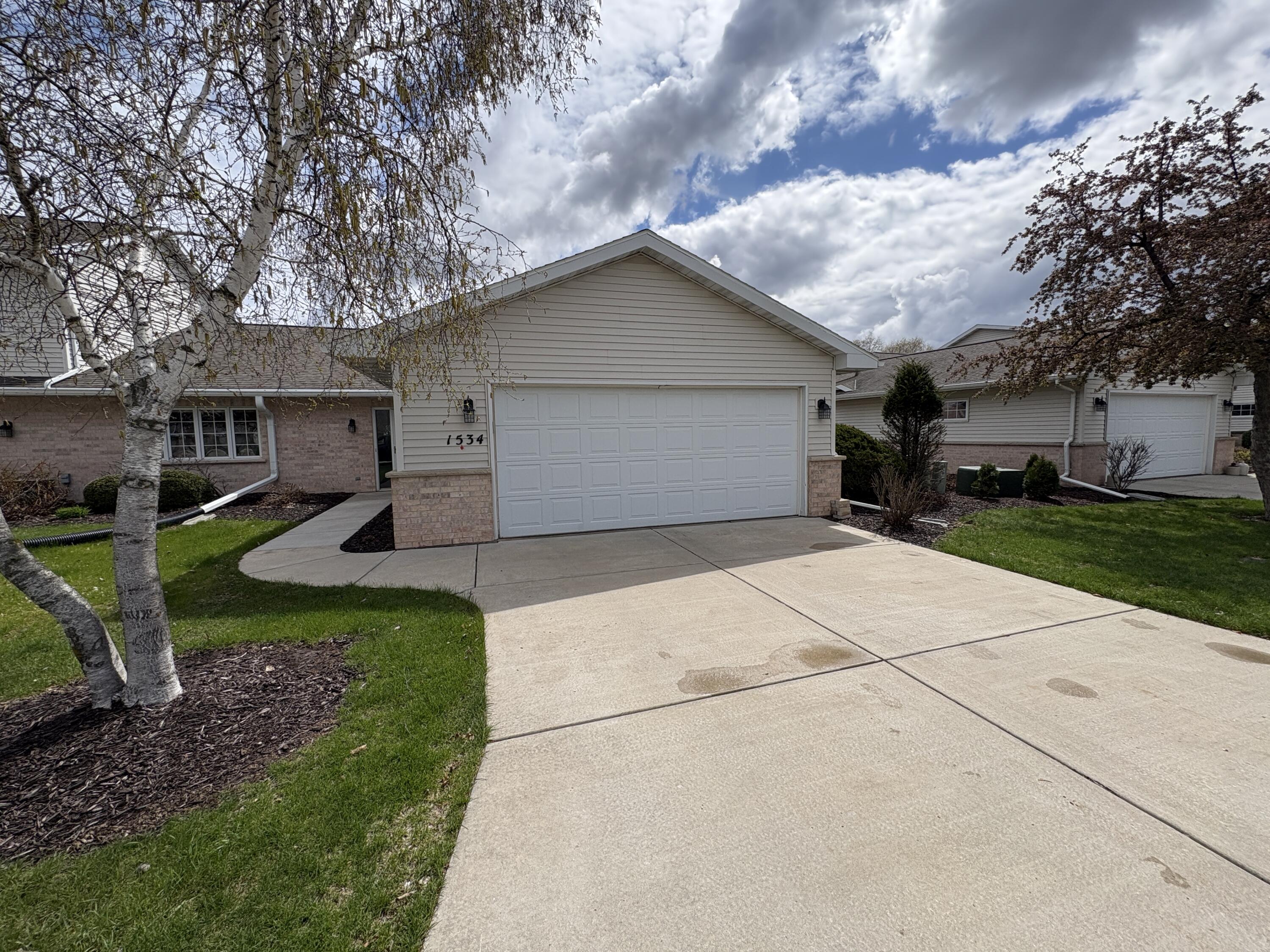 1534 River Pines Dr Property Photo 1