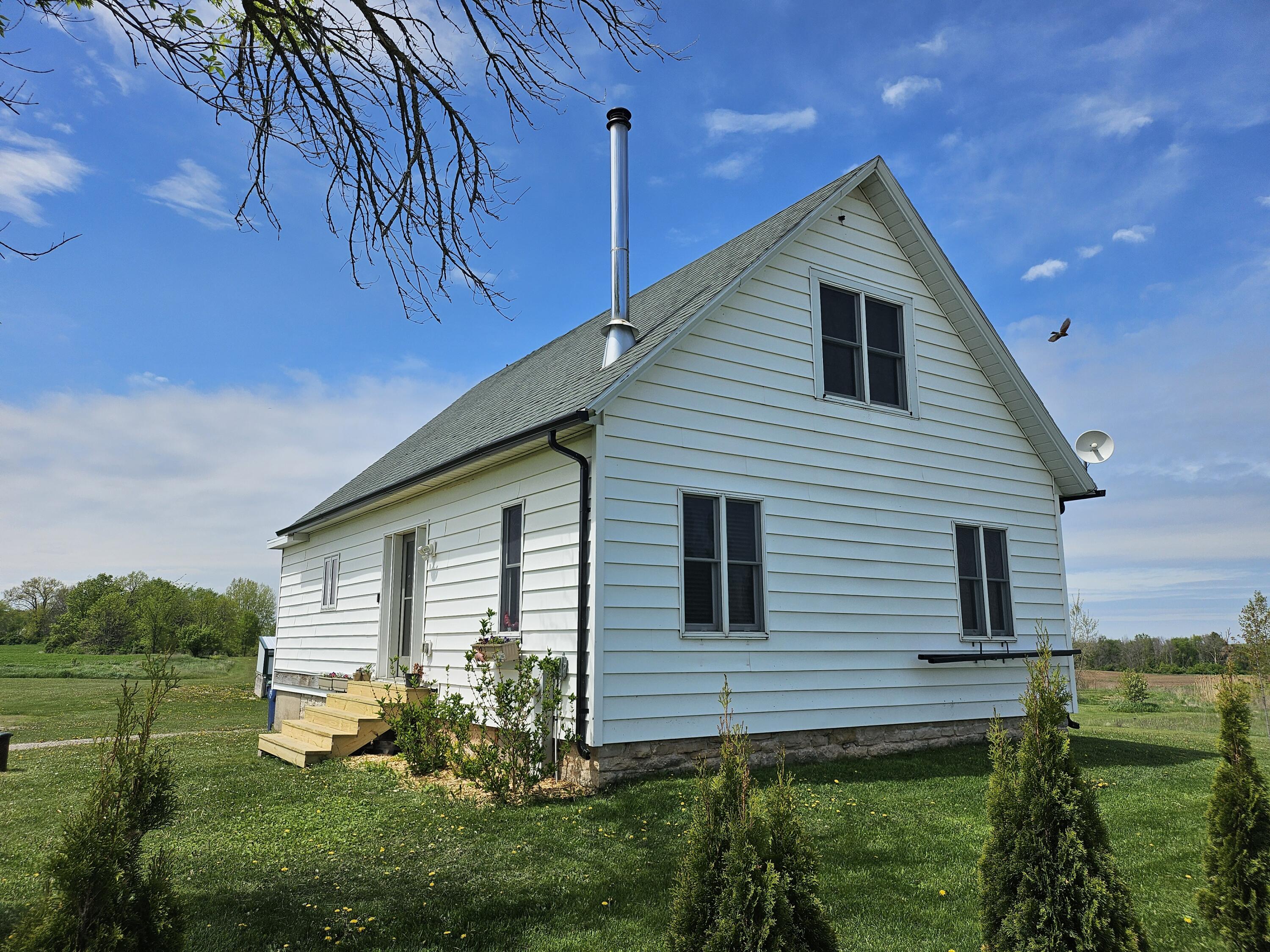 E847 County Road S - Property Photo 1