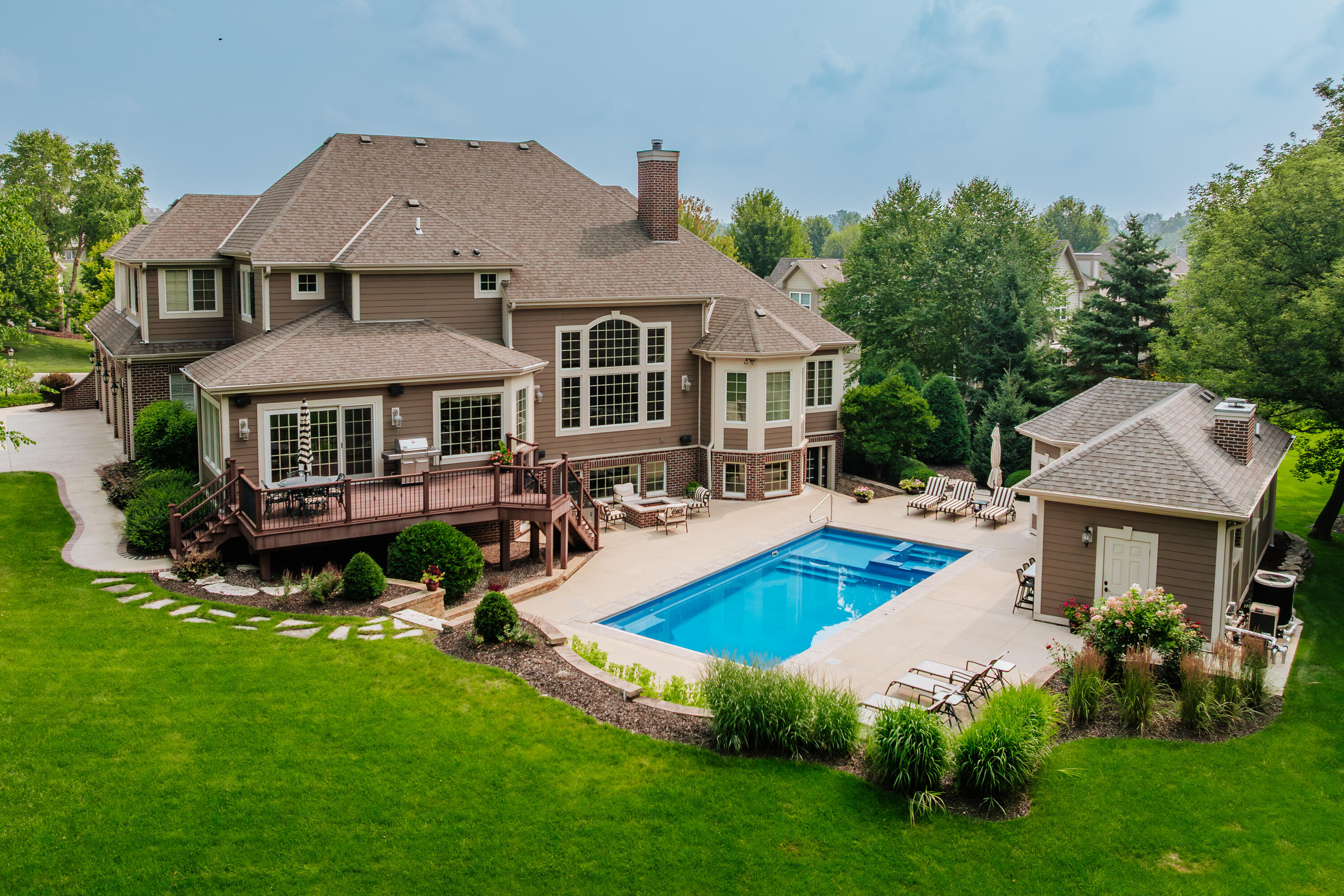 W210N5415 Carters Crossing Cir