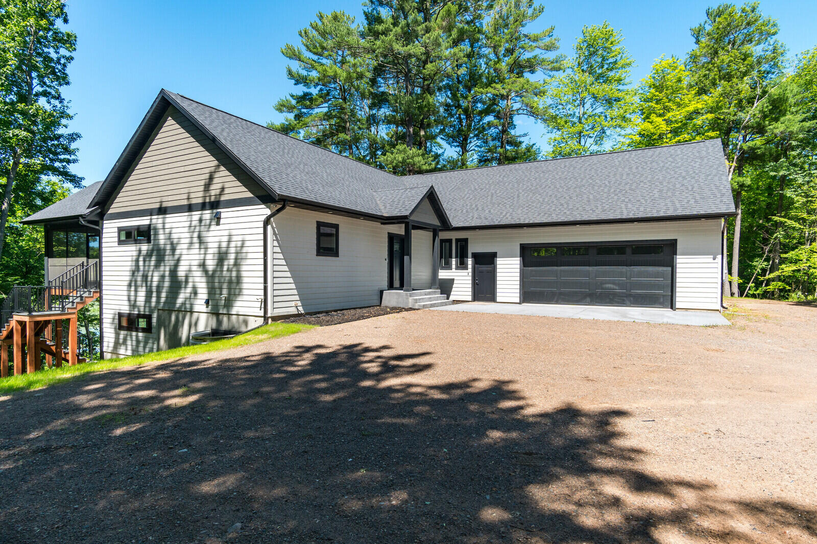 2568 28 1/4 St Property Photo 1