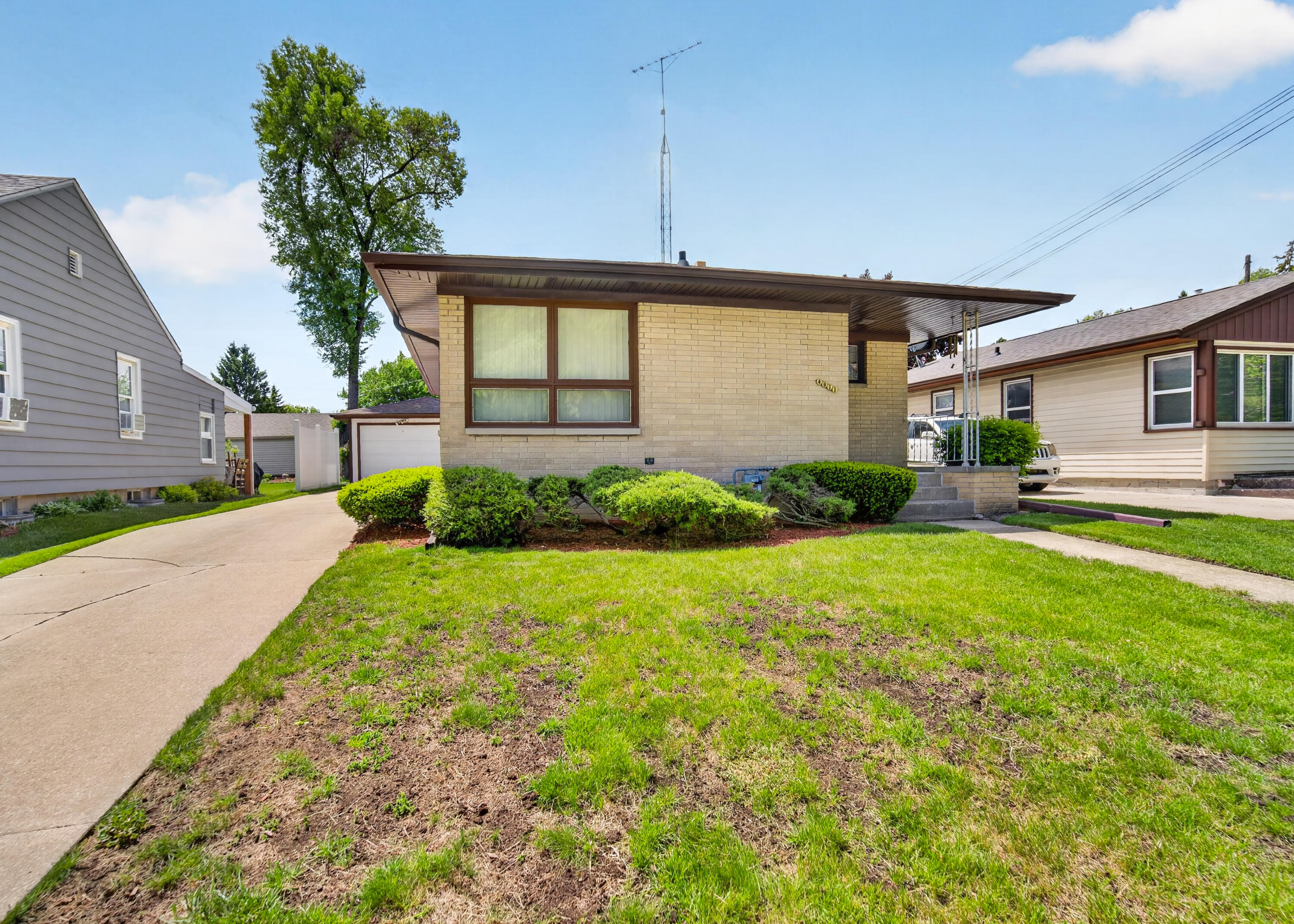 4011 19th St Property Photo 1