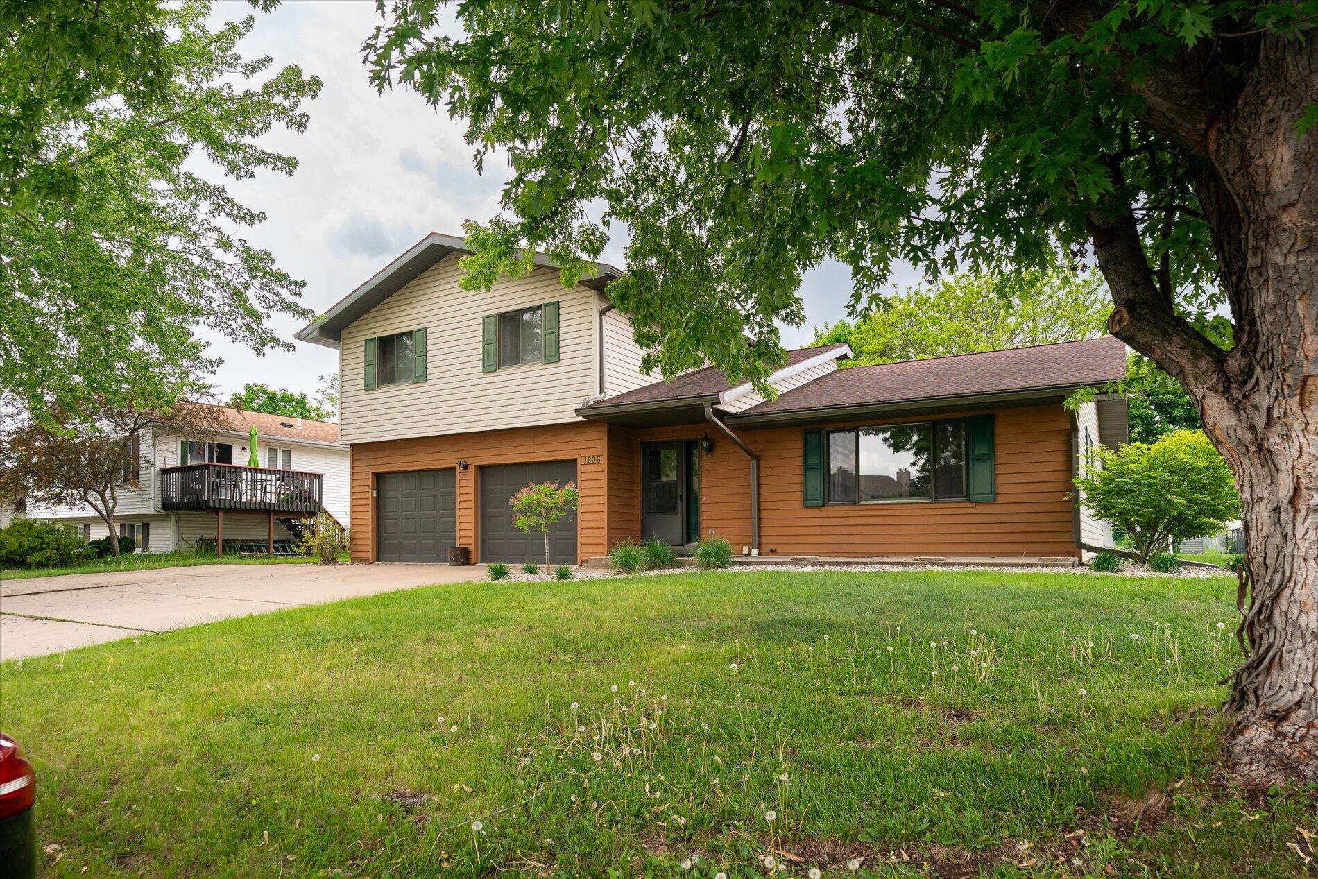 1206 Willow St Property Photo 1