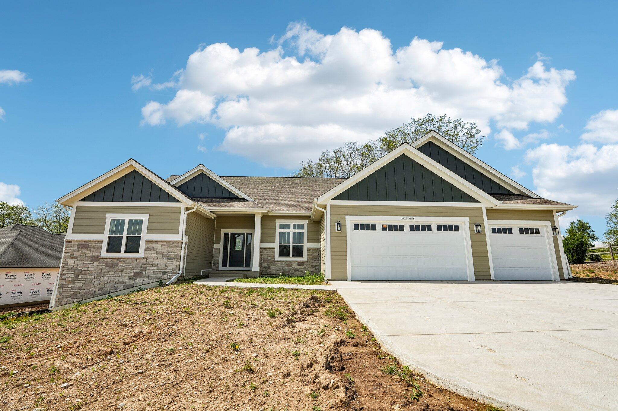 W254n5593 Crescent Hill Dr Property Photo 1