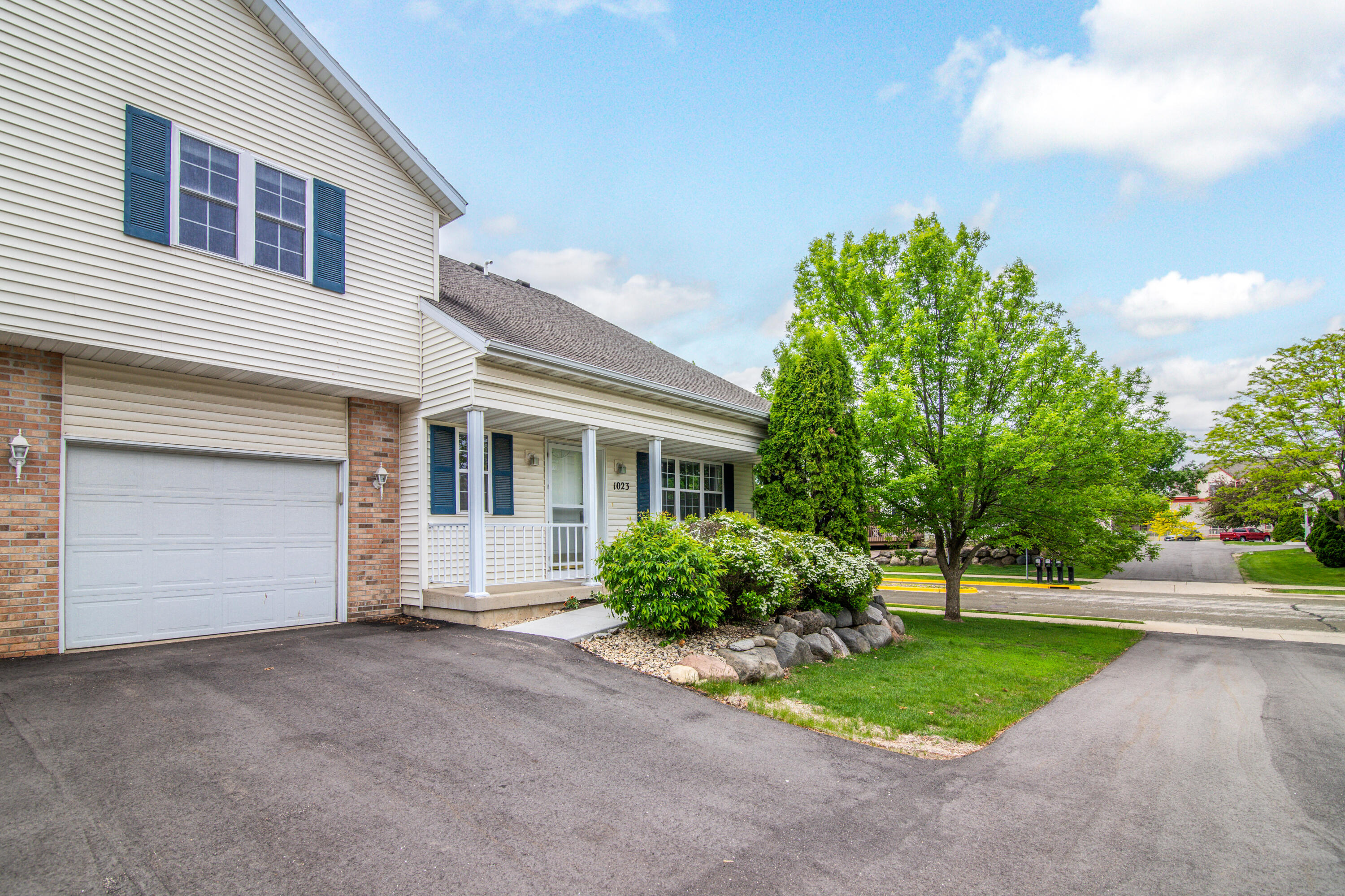 1023 Chandler Ln