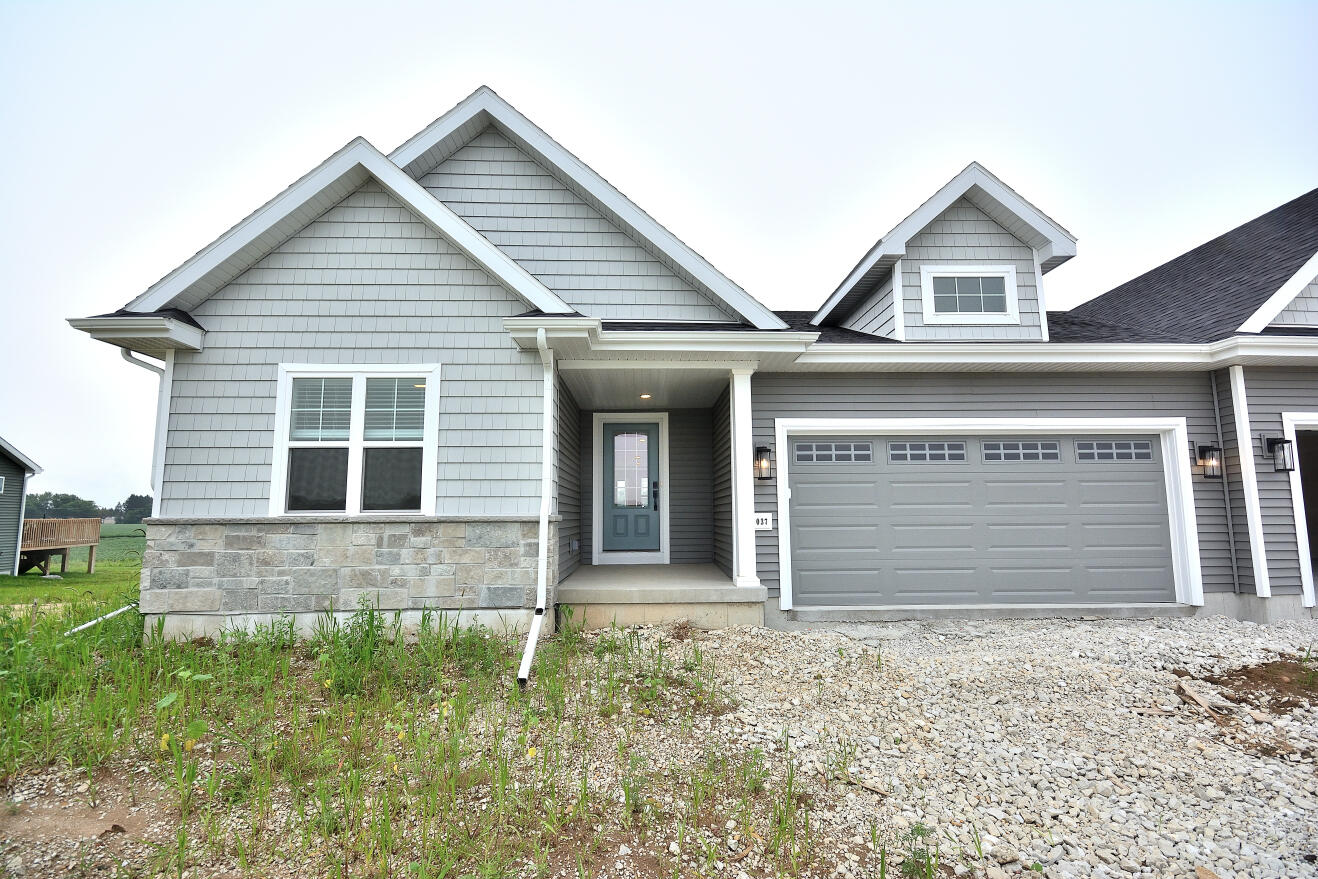1037 Elderberry Rd Property Photo 1