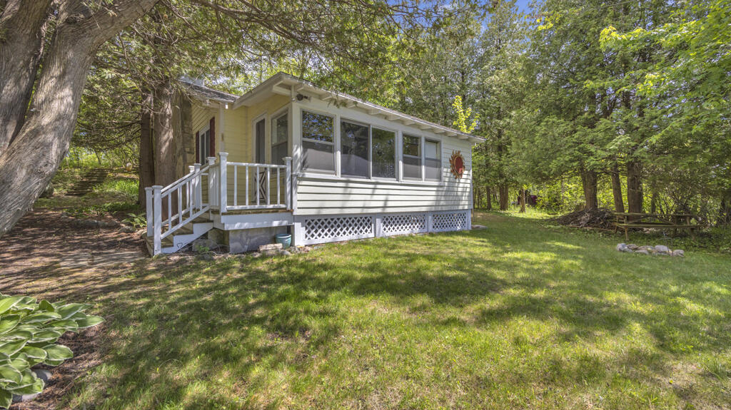 16422 Harpt Lake Rd Property Photo 1