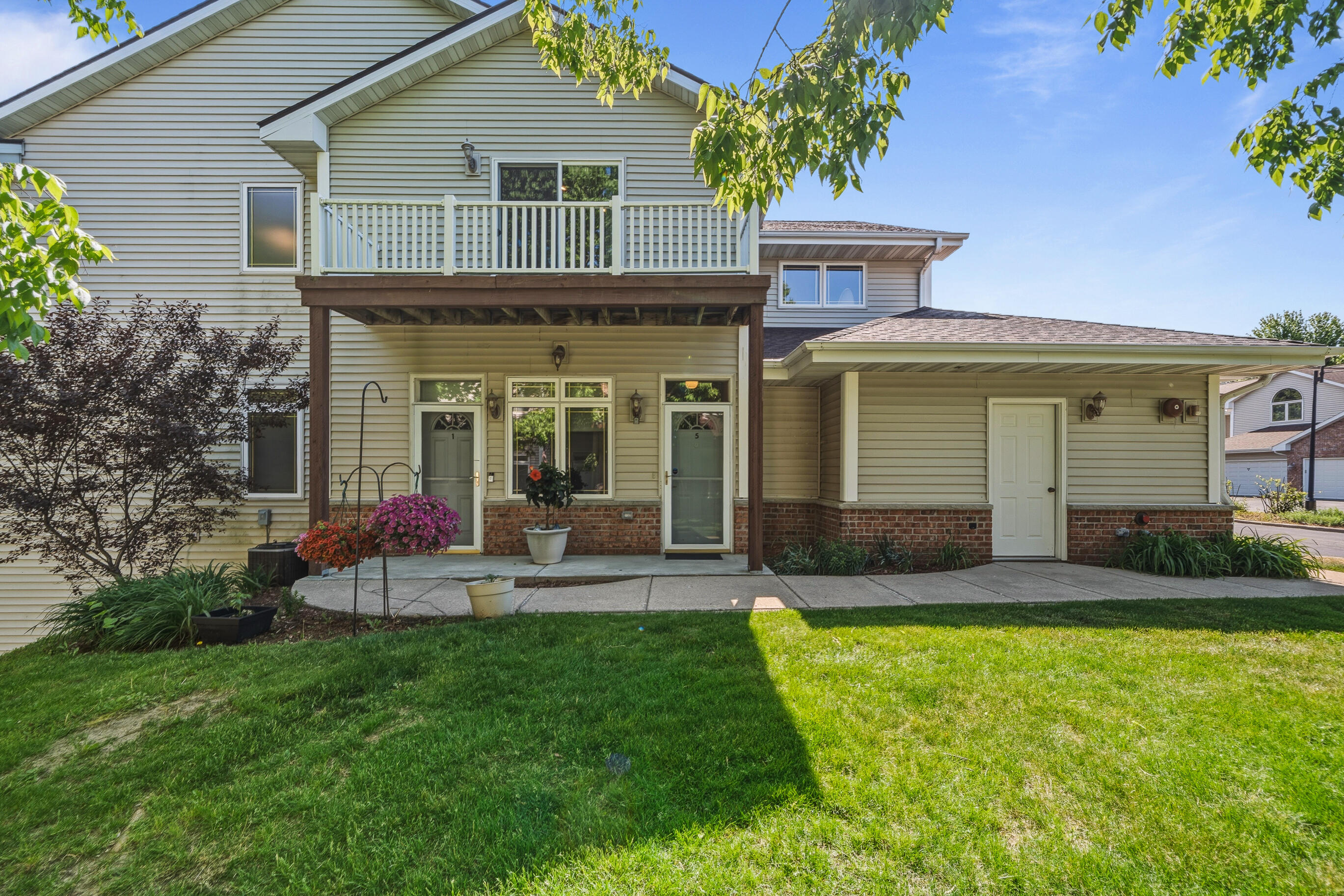 370 E Veterans Way Property Photo 1