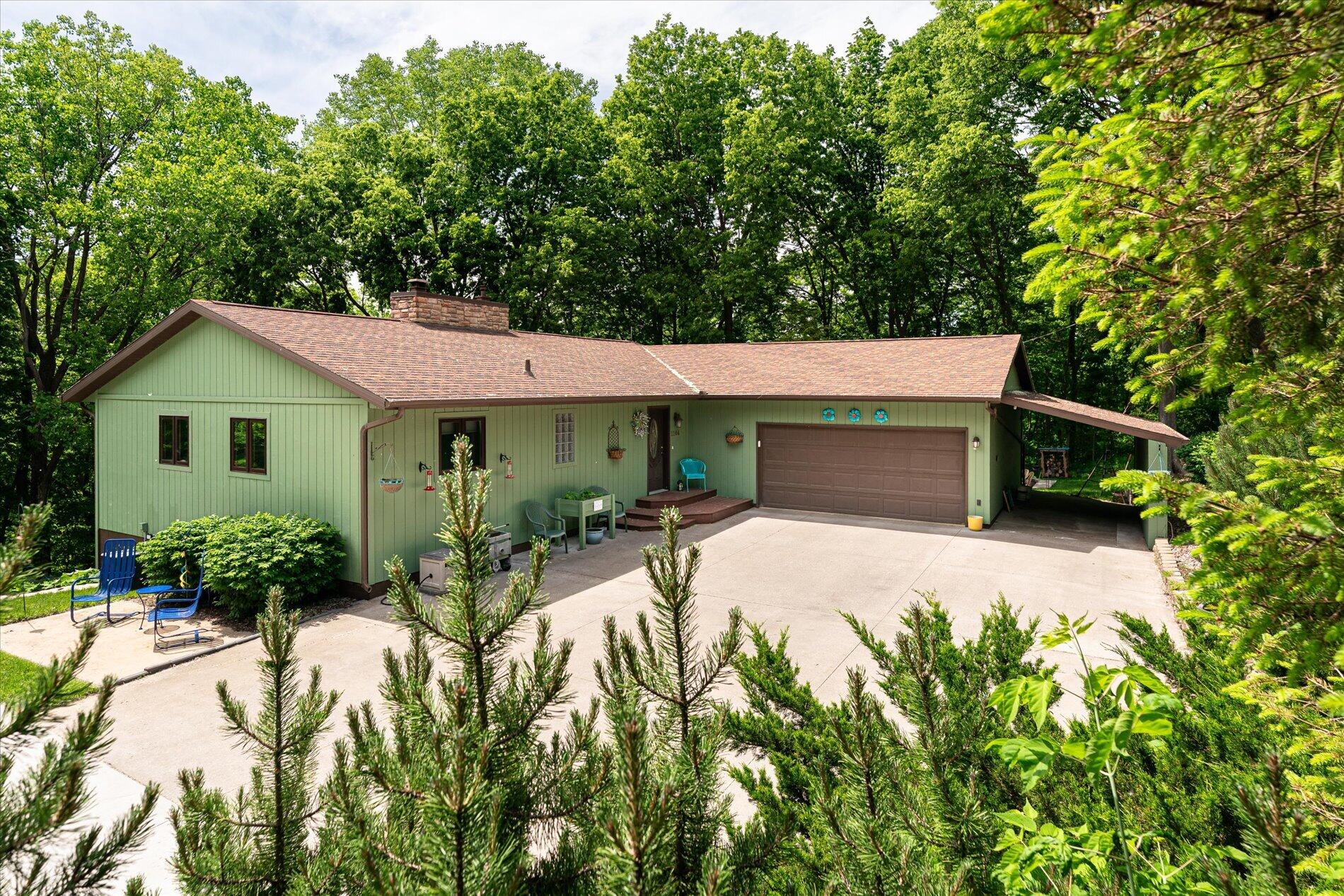 1184 Crescent Hills Dr Property Photo 1