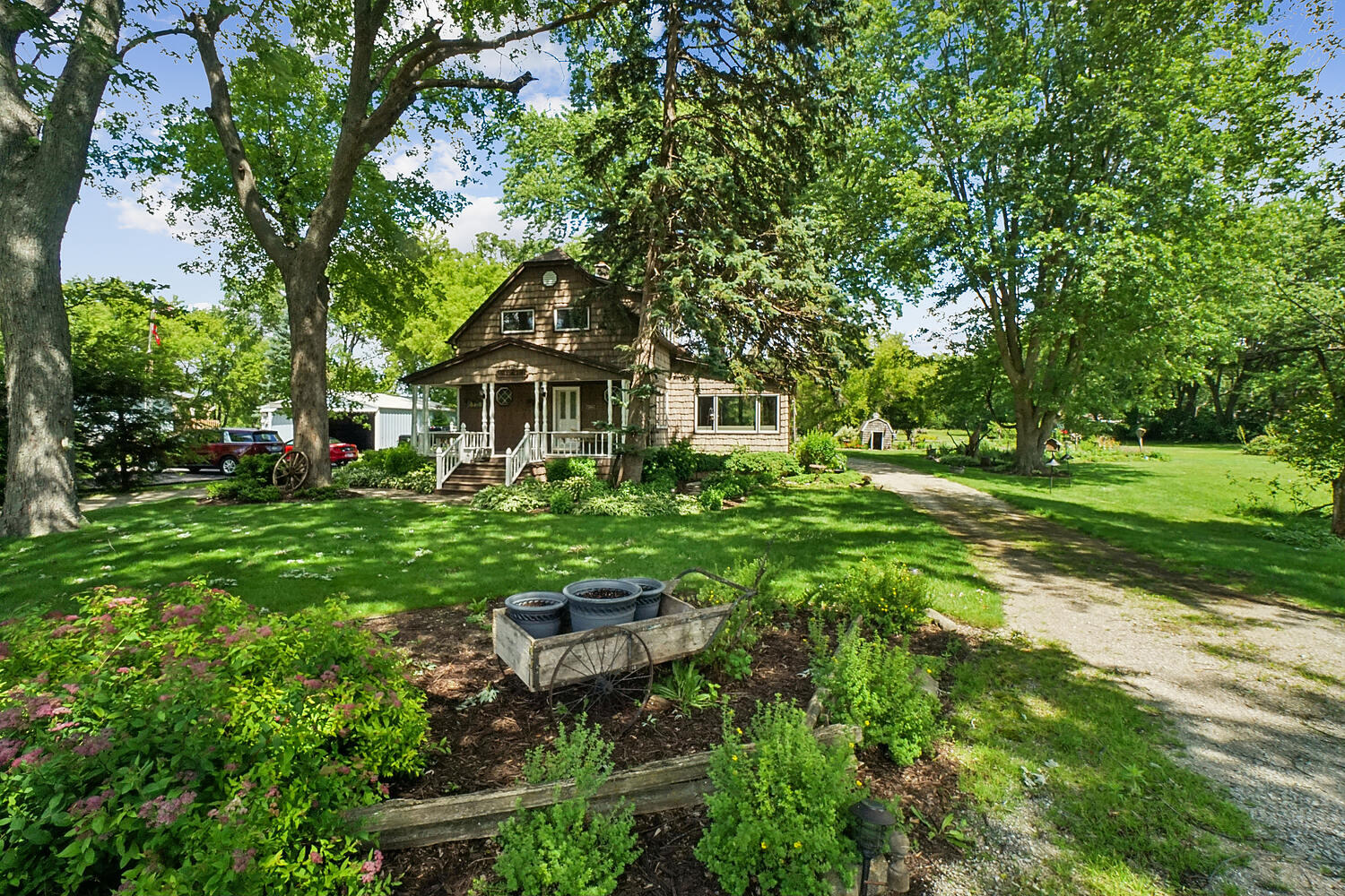 9461 River Rd Property Photo 1