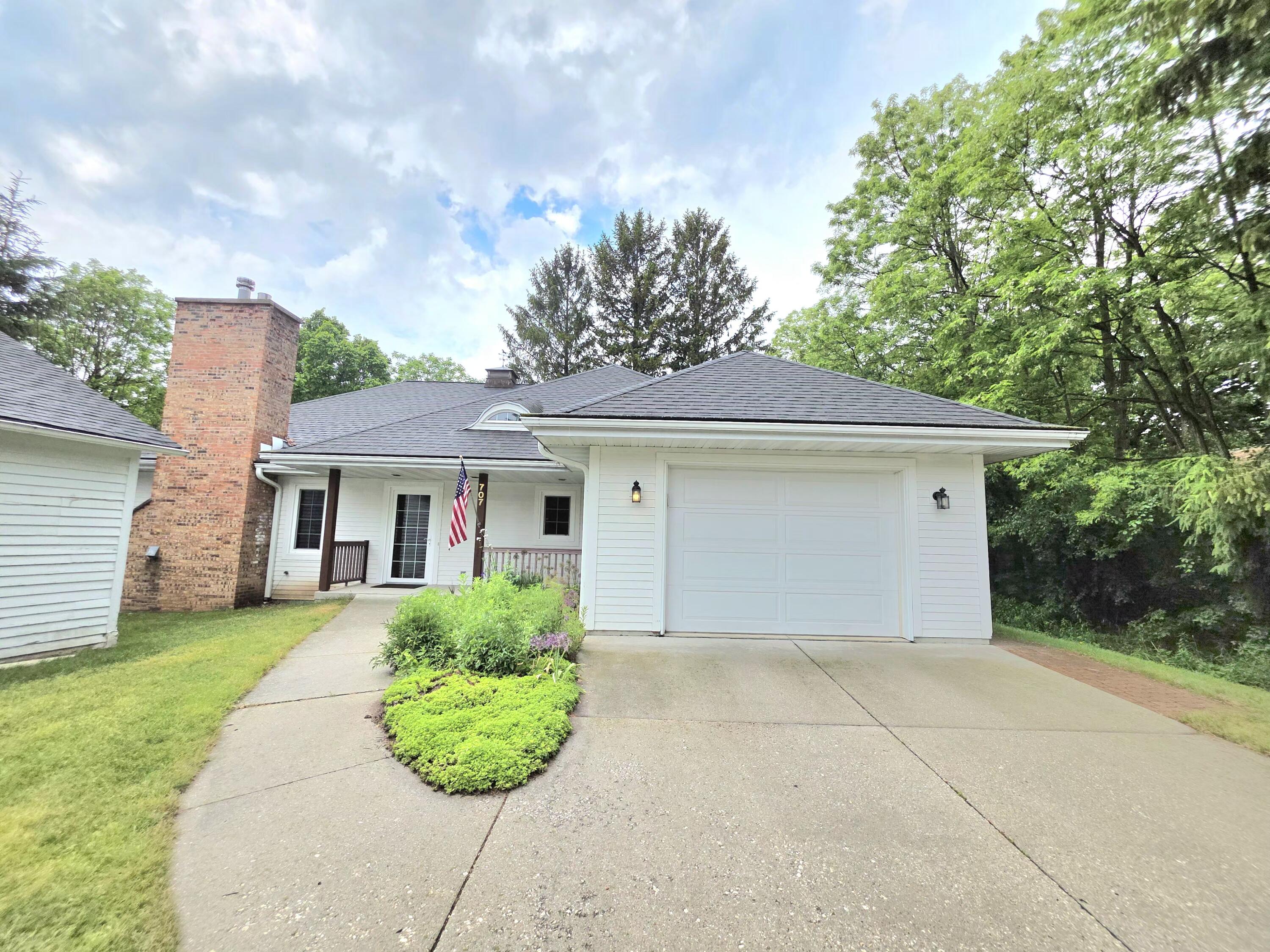 707 Giddings Ave Property Photo 1