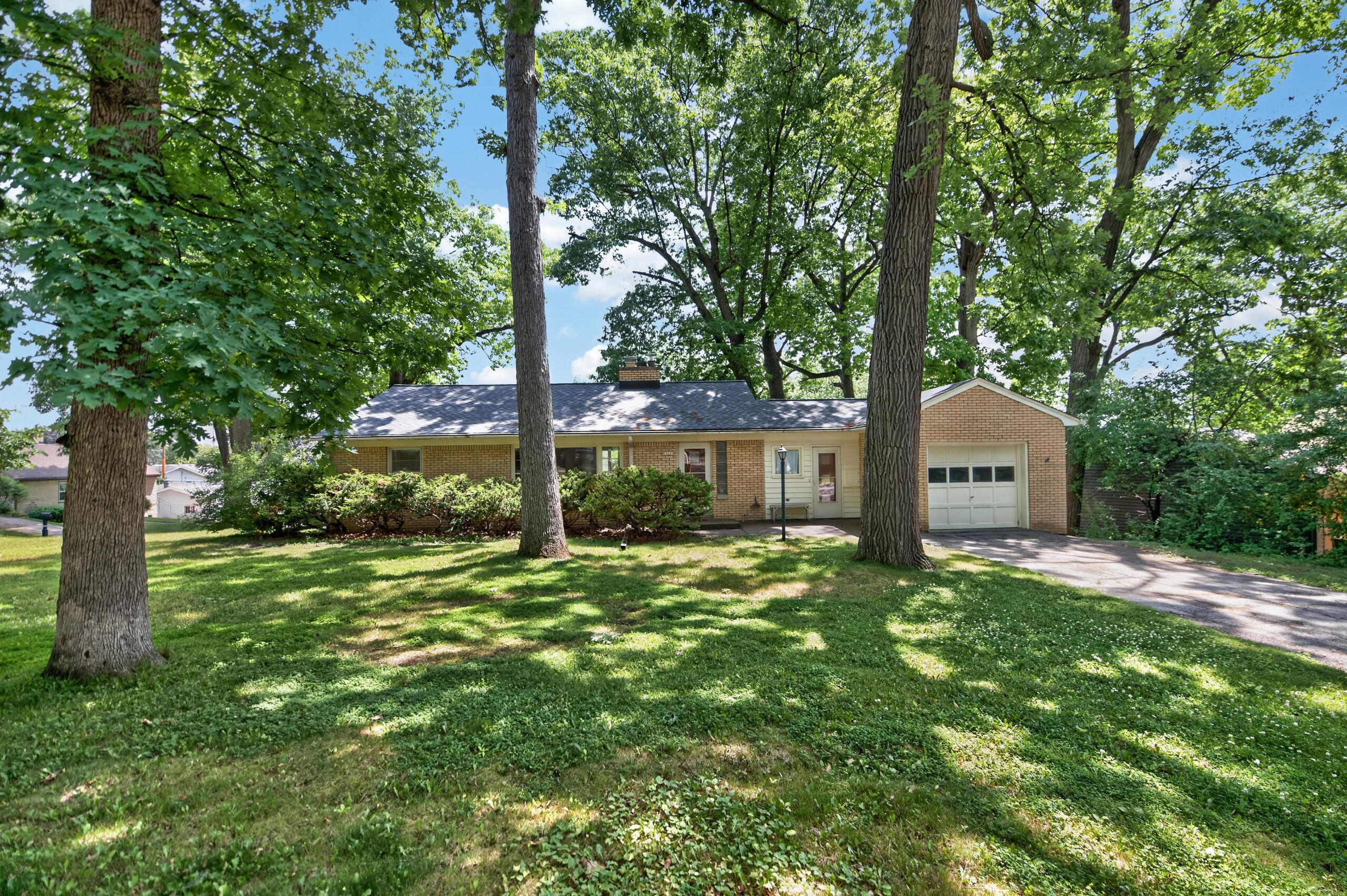 11605 W Mount Vernon Ave Property Photo 1