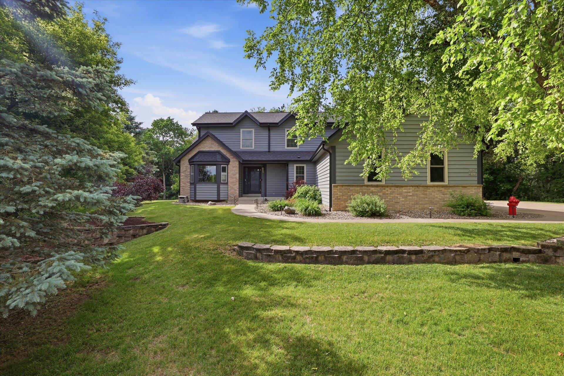 W280n8123 Black Diamond Ct Property Photo 1