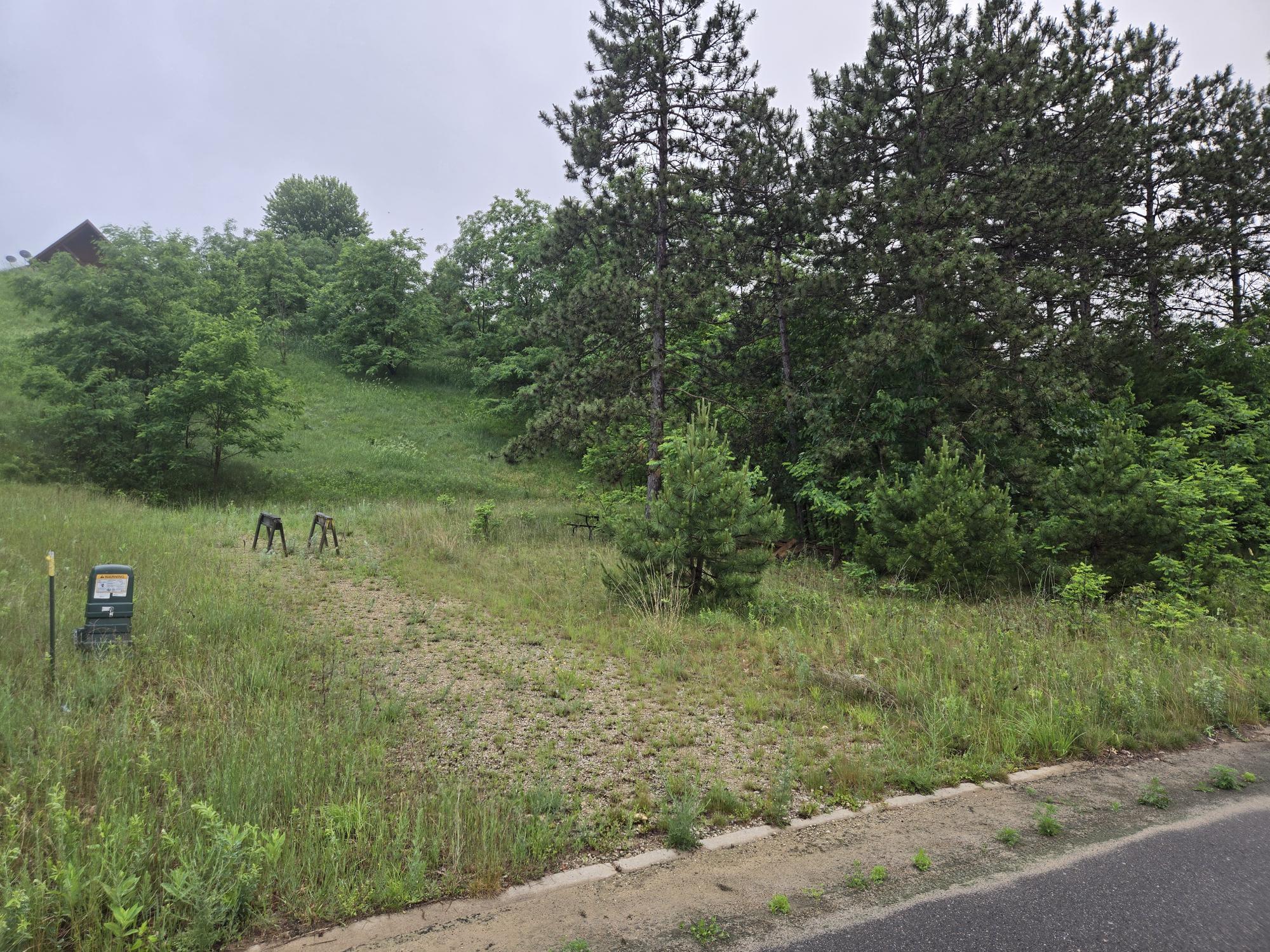 255 Blossom Dr Property Photo 1