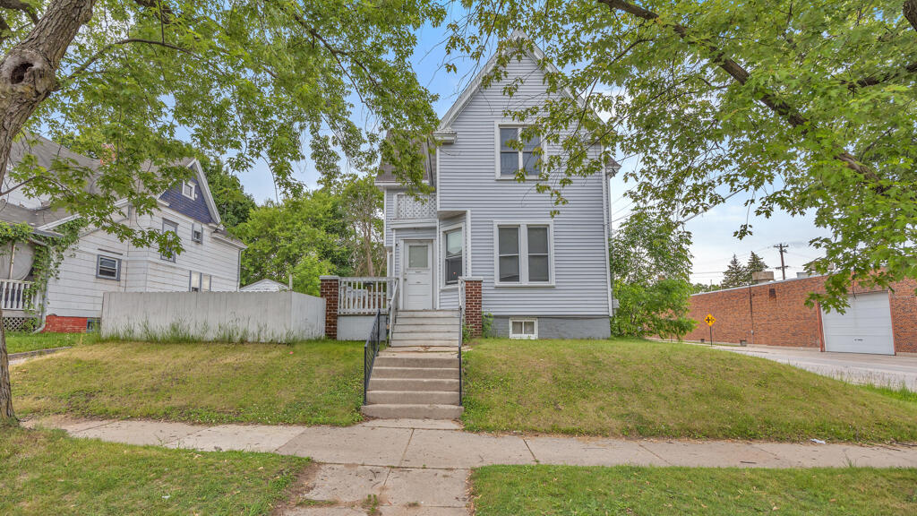 902 S 20th St Property Photo 1