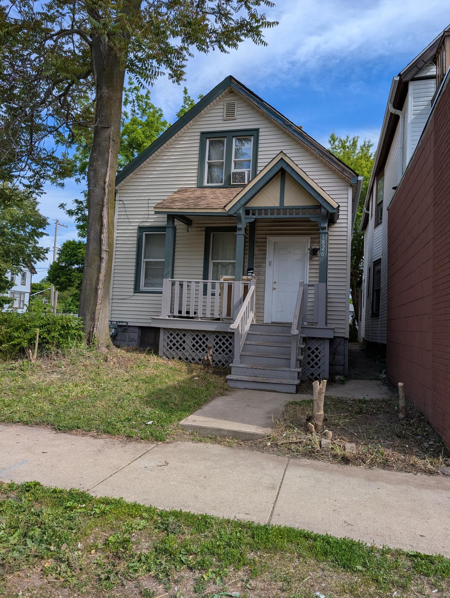 1826 W State St Property Photo 1