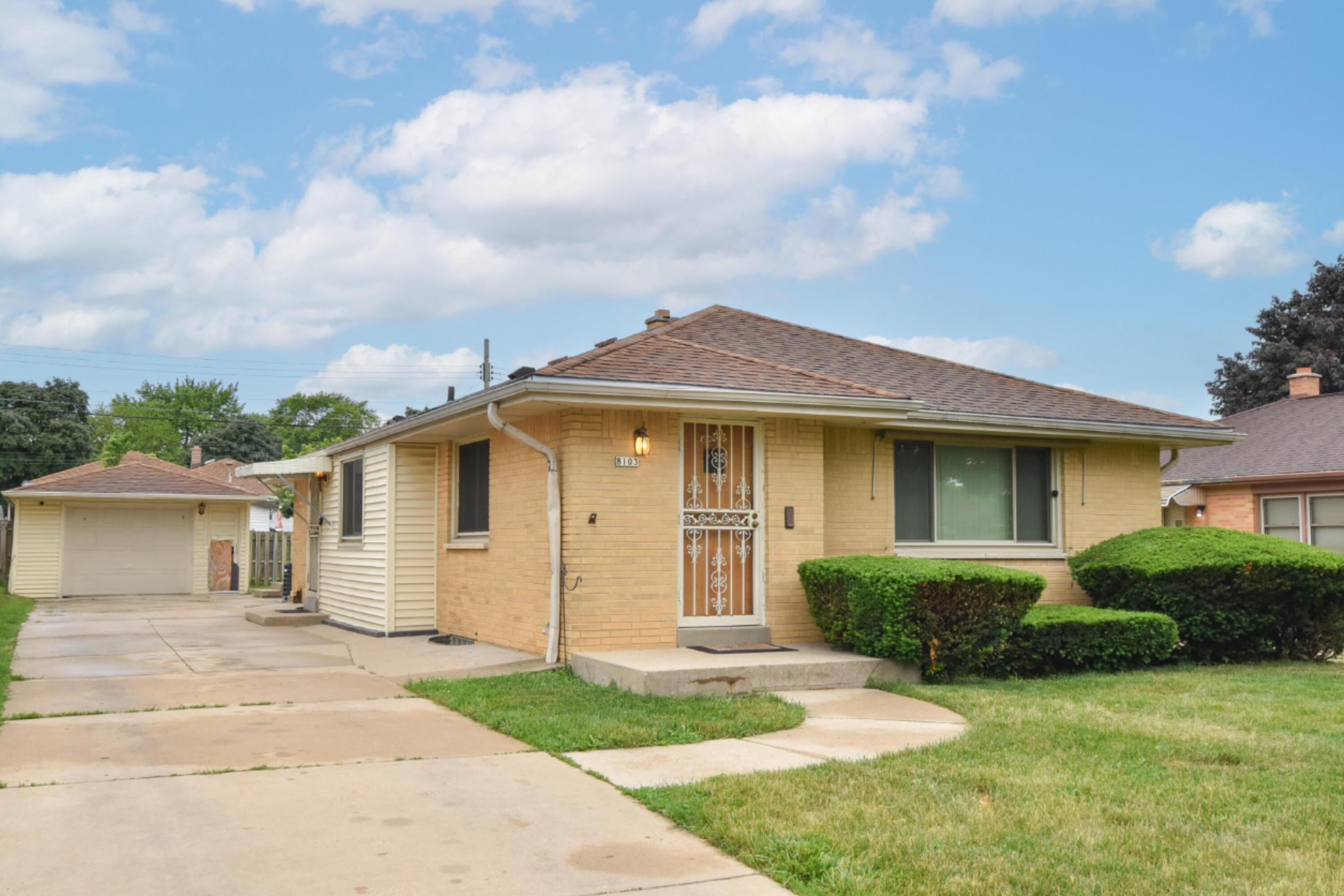 8103 W Potomac Ave Property Photo 1