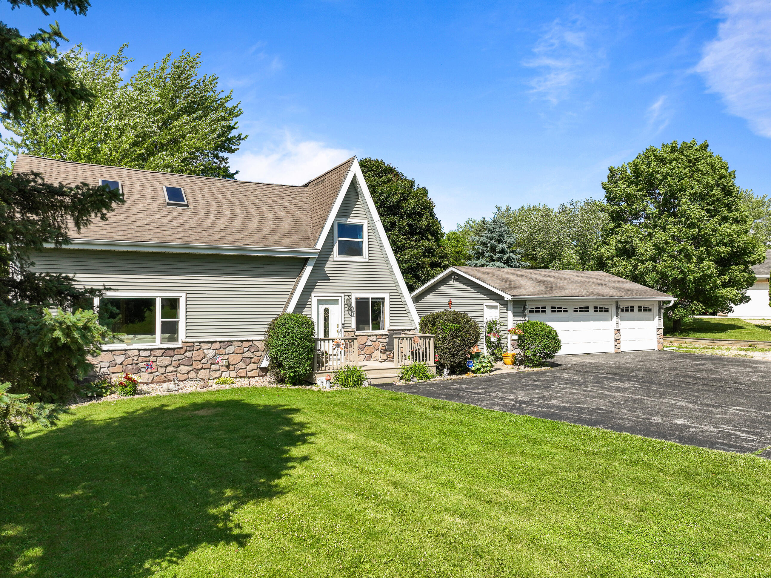 W6093 Mariner Hills Trl Property Photo 1