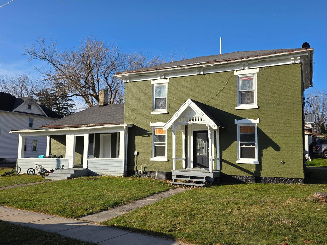 401 S College Ave Property Photo 1