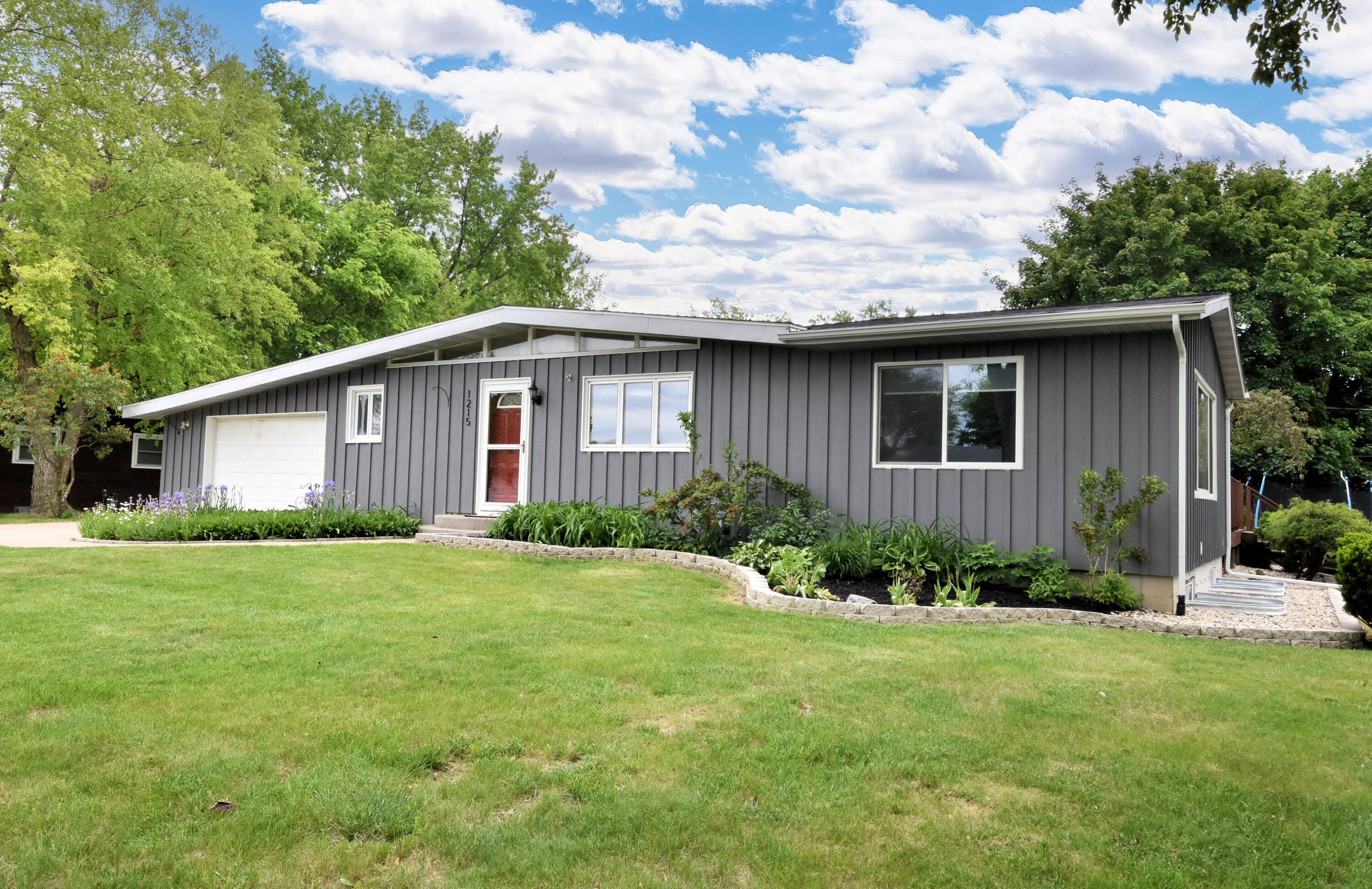 1215 W Kay St Property Photo 1