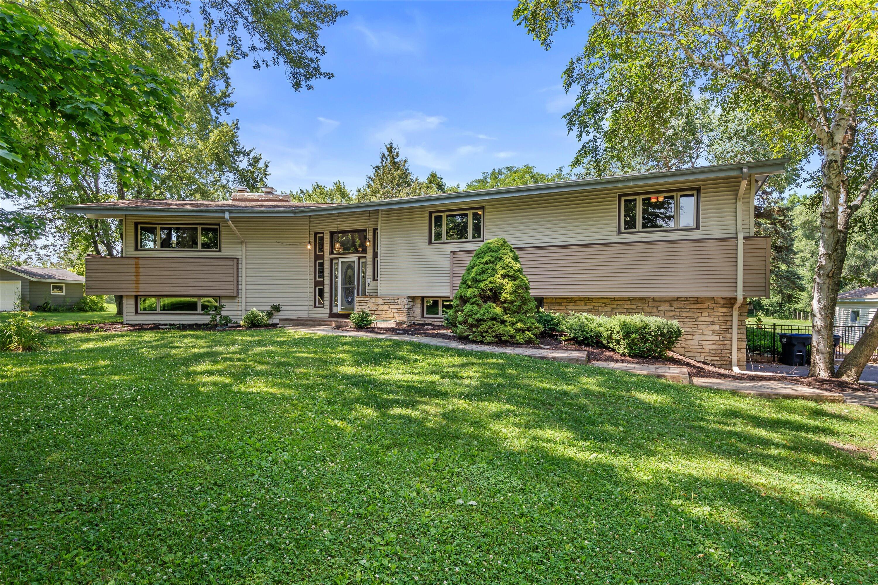 W274s4153 Timber Trl Property Photo 1