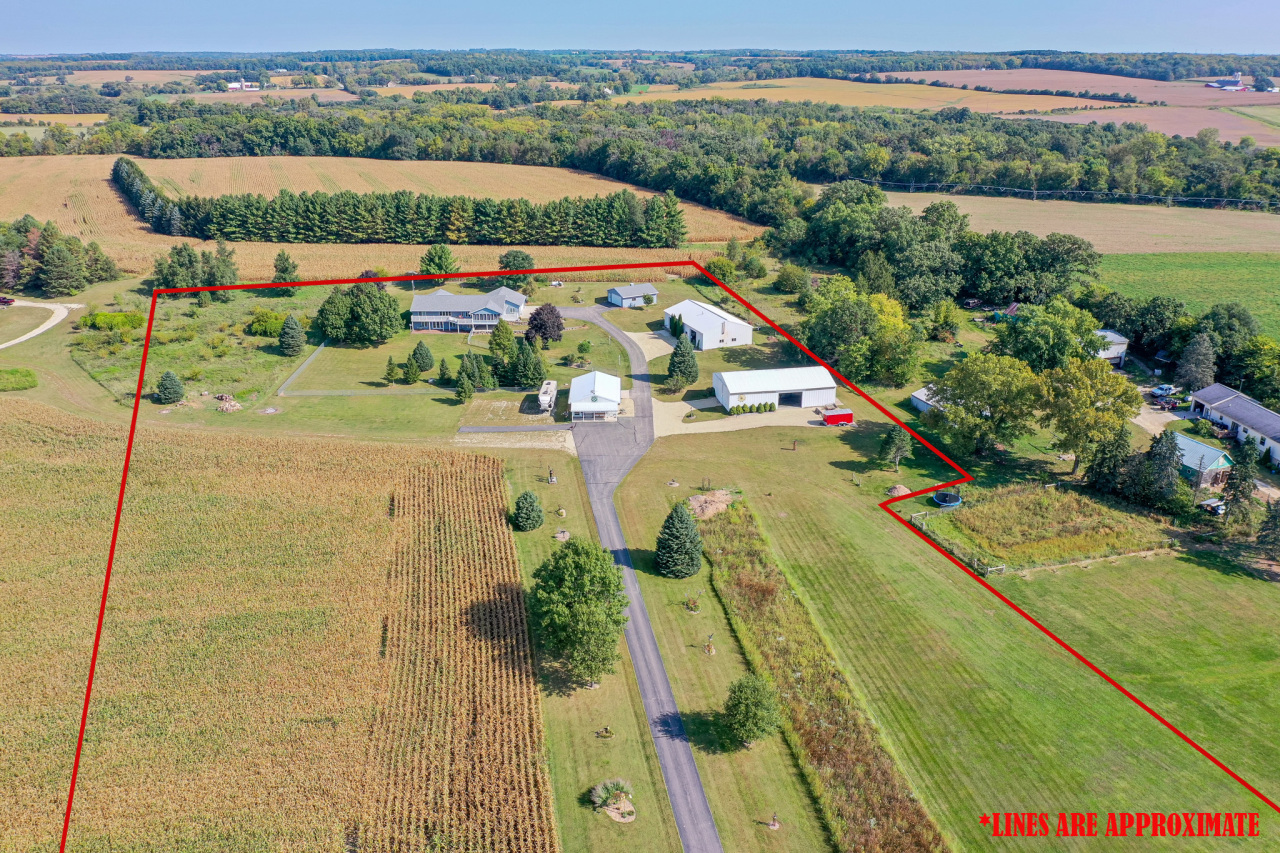 9702 W State Road 81 - Property Photo 1