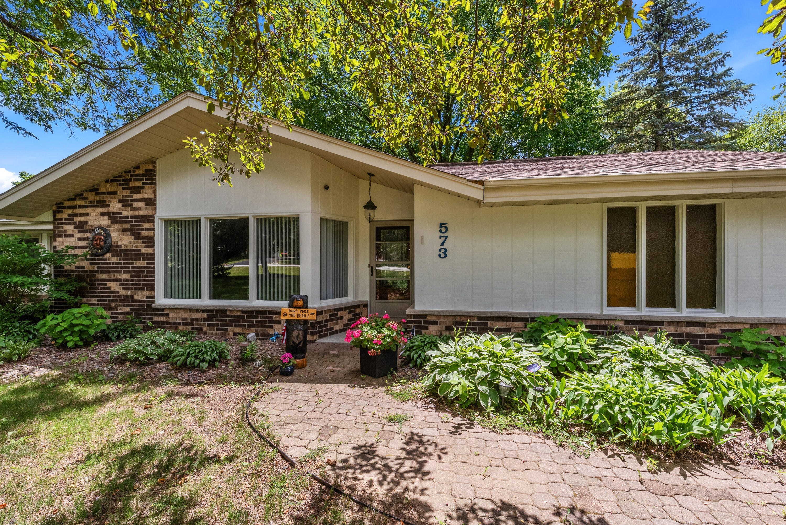 573 Jordan Cir Property Photo 1