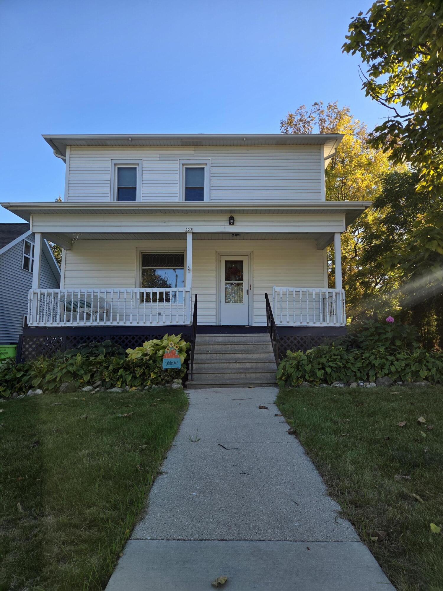 223 E Main St Property Photo 1
