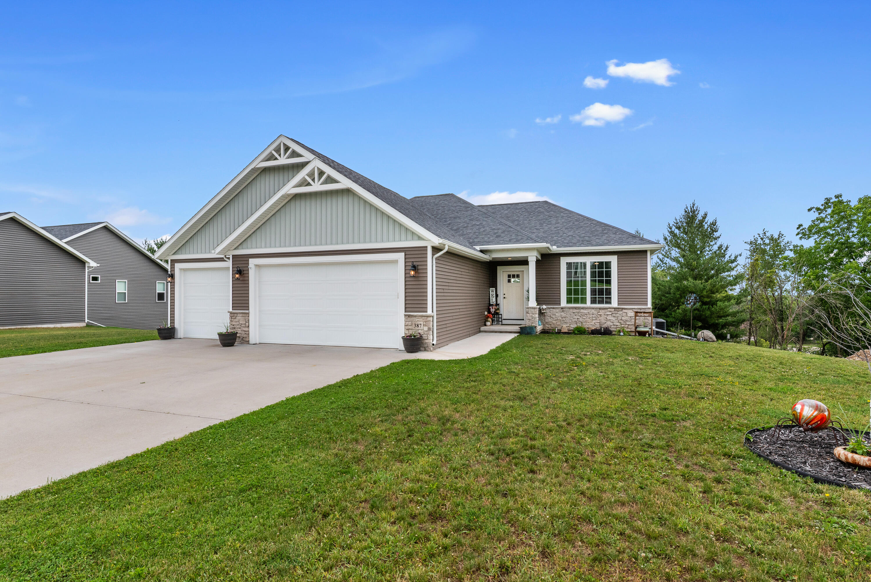 387 Drumlin Loop Property Photo 1