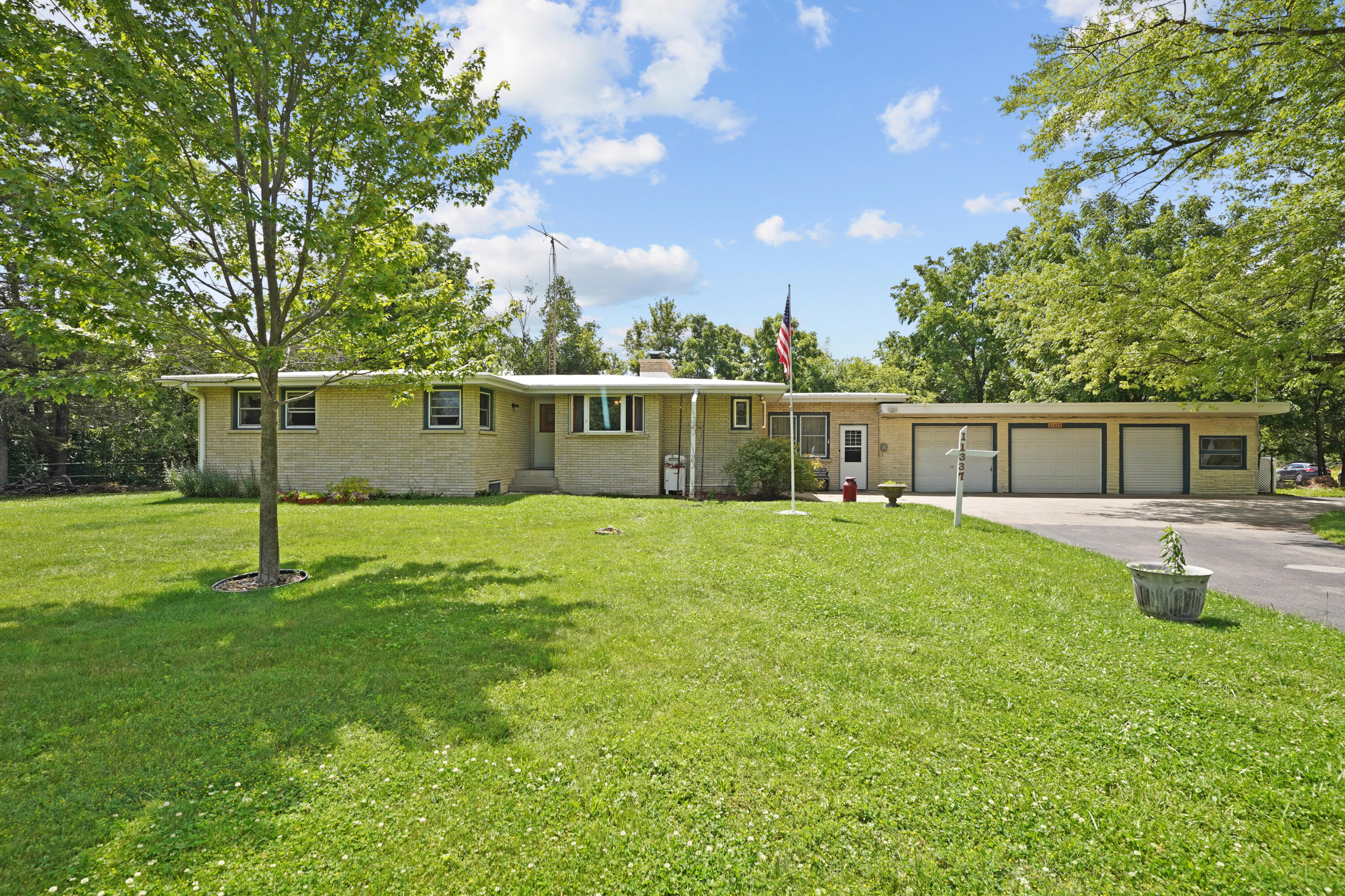 11337 Wilmot Rd Property Photo 1
