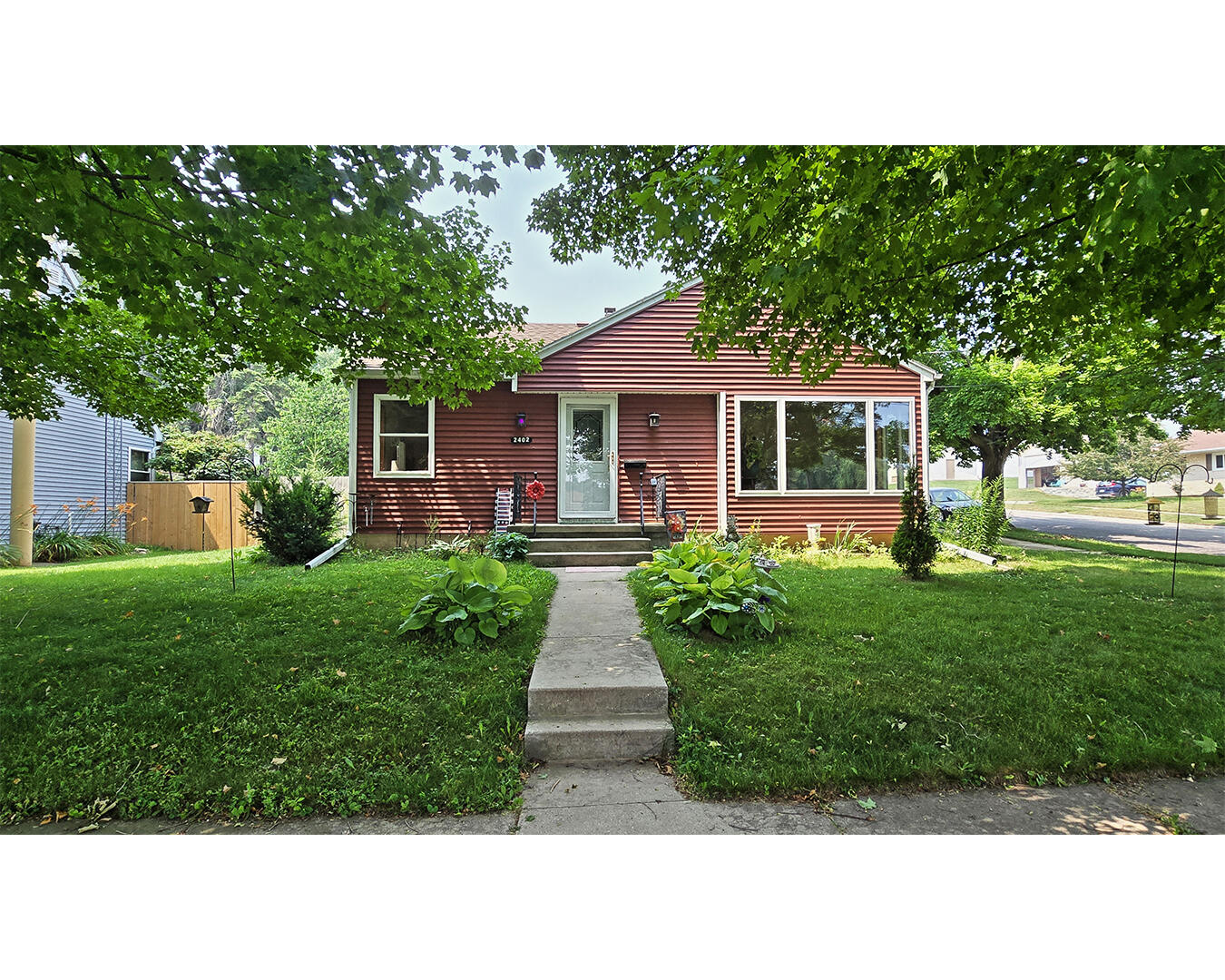 2402 S 9th St Property Photo 1