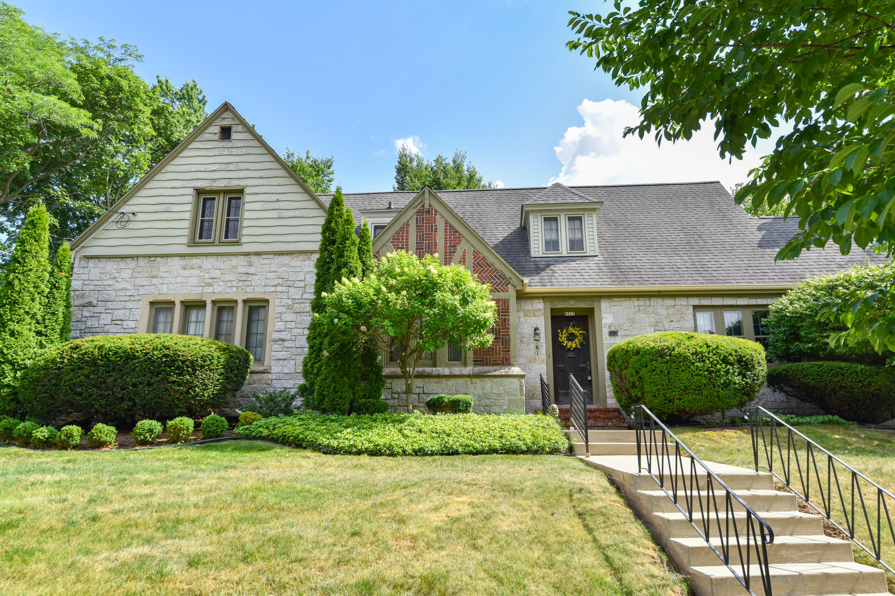 8525 Ravenswood Cir Property Photo 1
