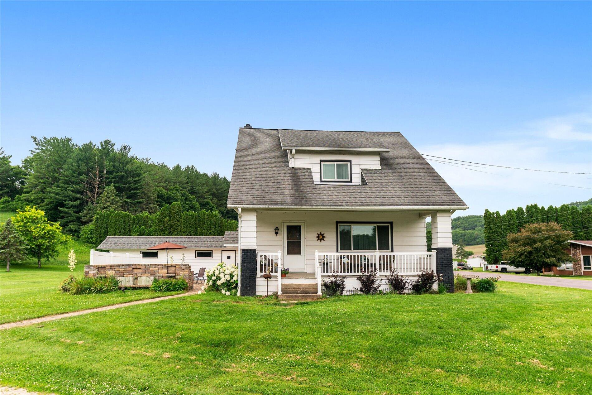 25176 County Hwy Y - Property Photo 1